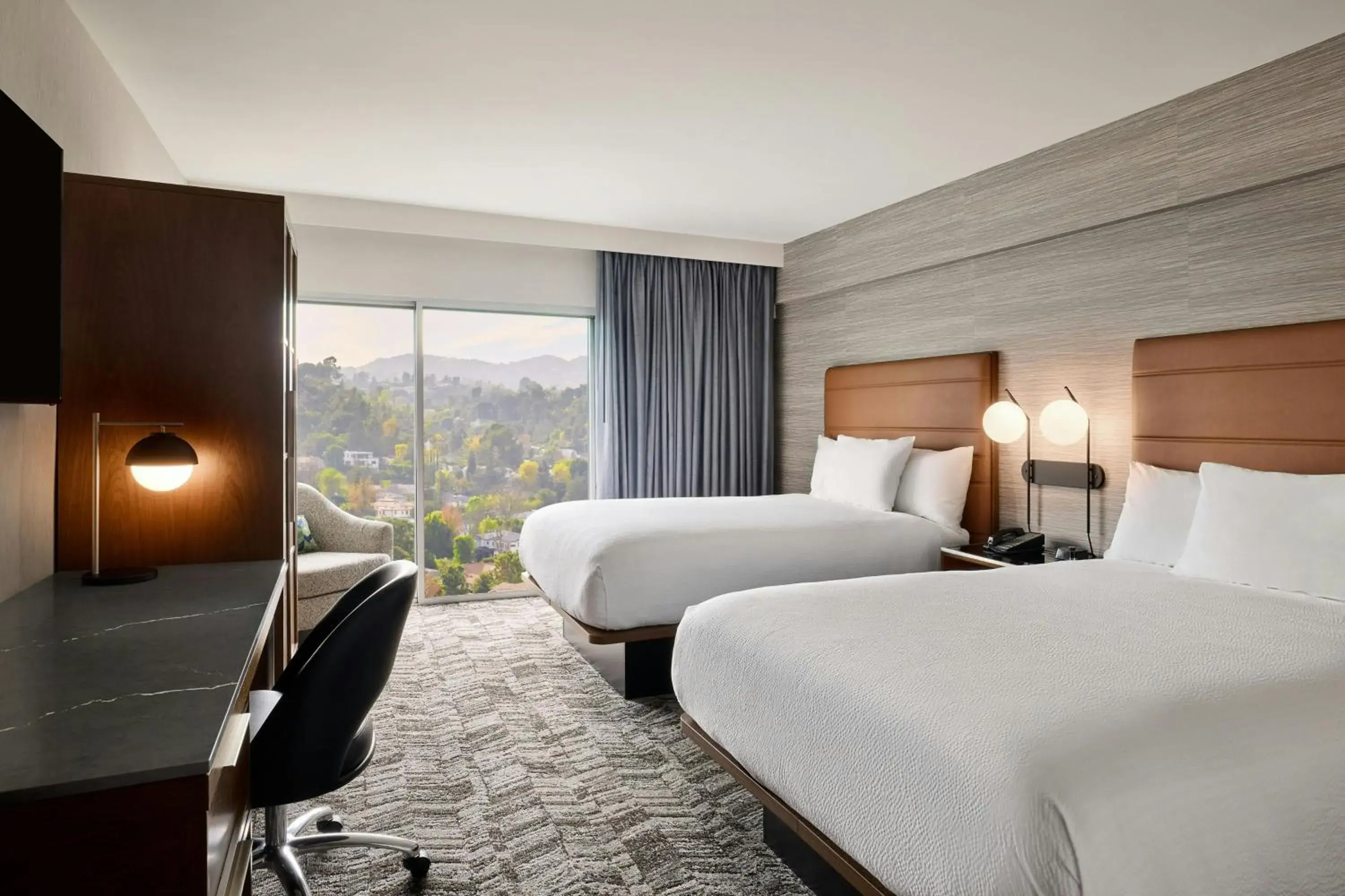 Queen Room with Two Queen Beds in Courtyard Los Angeles Sherman Oaks Queen Room with Two Queen Beds in Courtyard Los Angeles Sherman Oaks