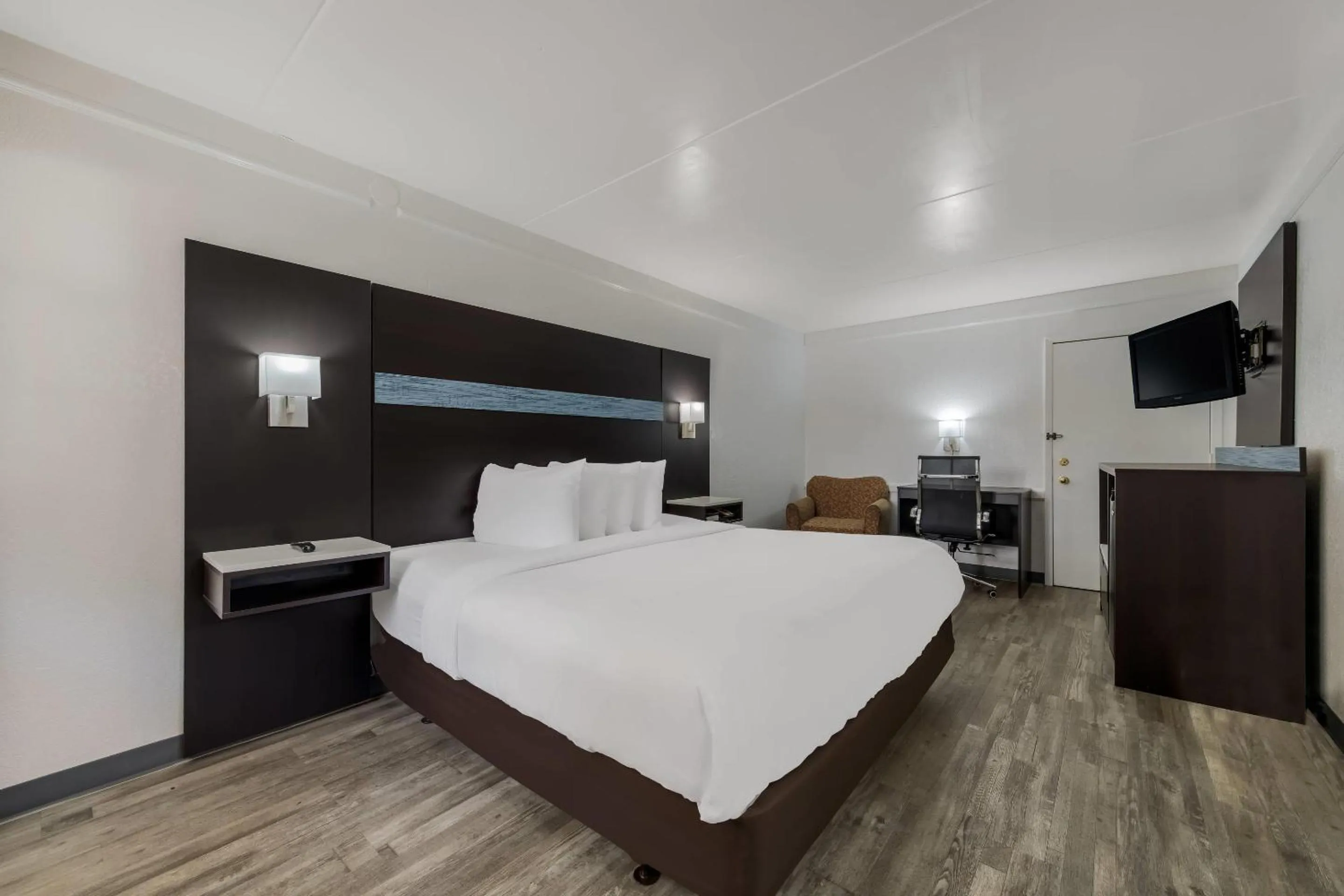 Bedroom, Bed in Quality Inn & Suites Airport