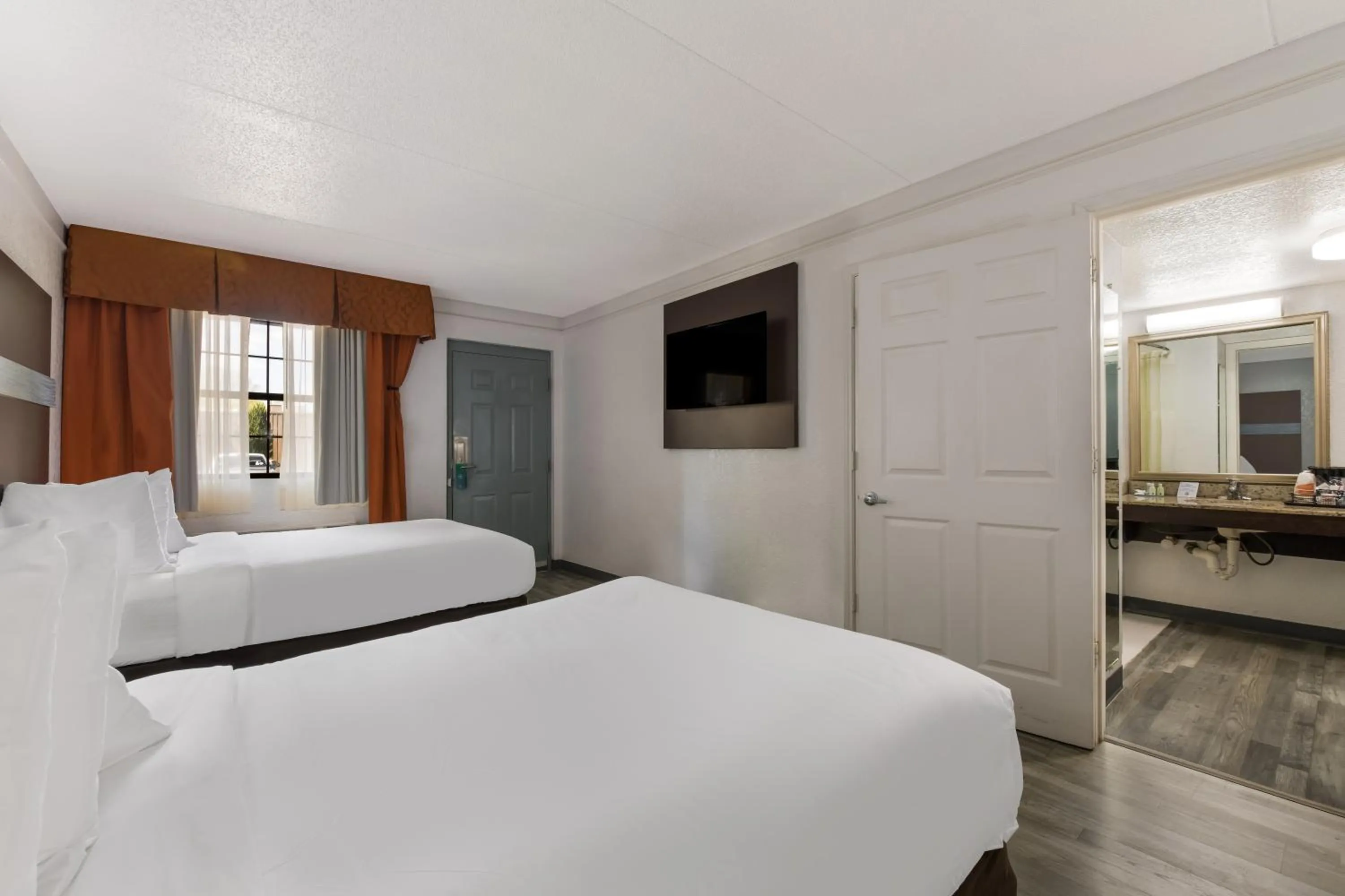 Bedroom, Bed in Quality Inn & Suites Airport