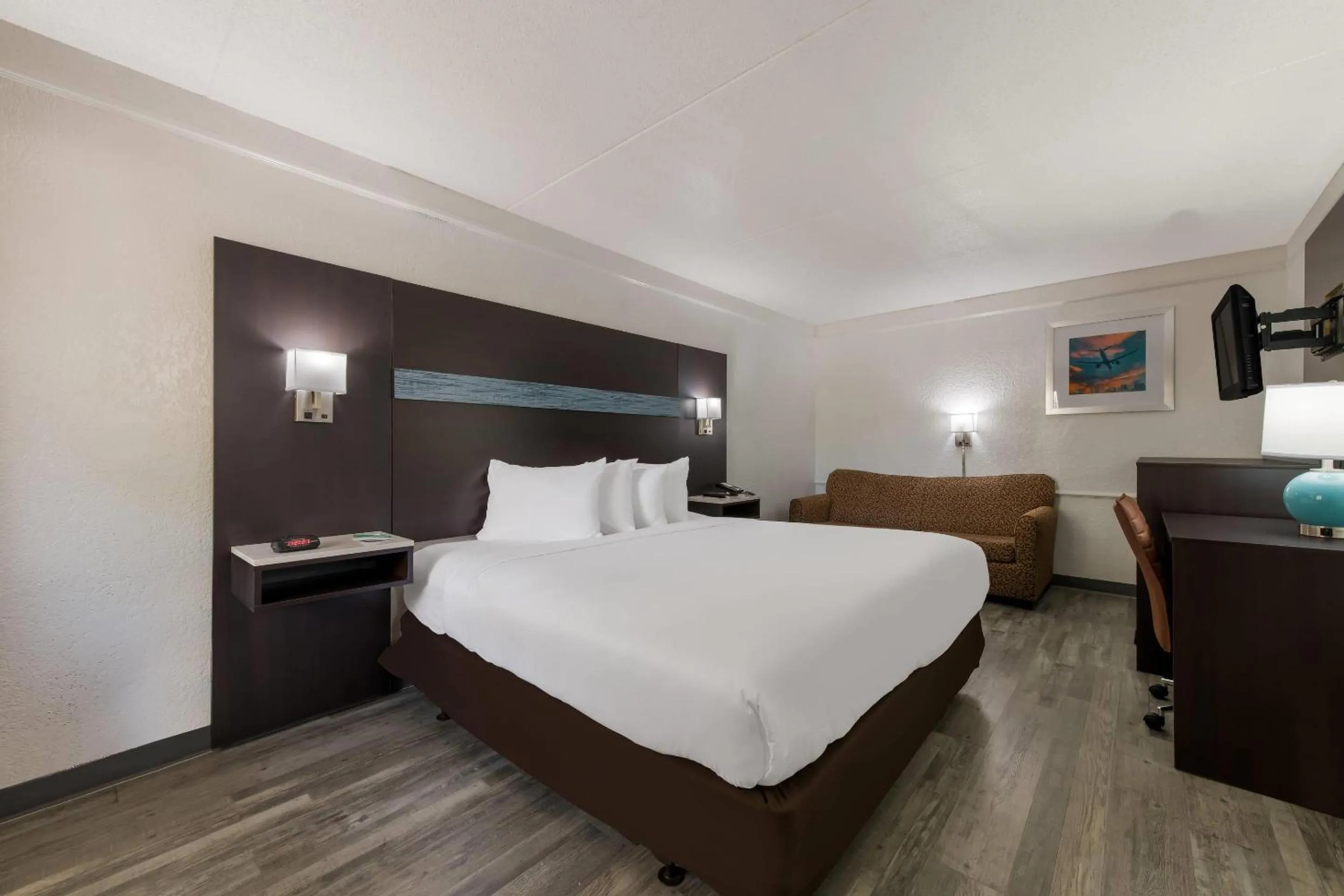 Bedroom, Bed in Quality Inn & Suites Airport