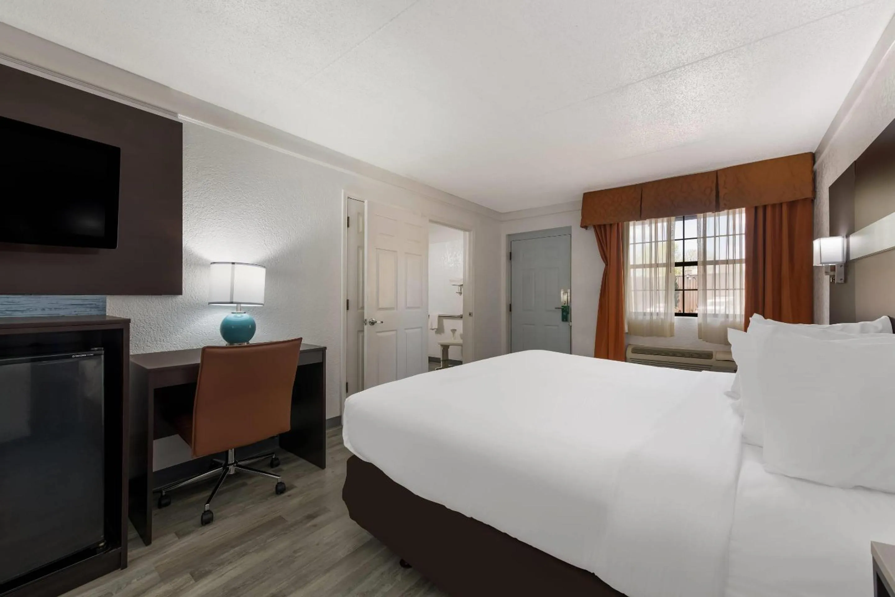 Bedroom, Bed in Quality Inn & Suites Airport