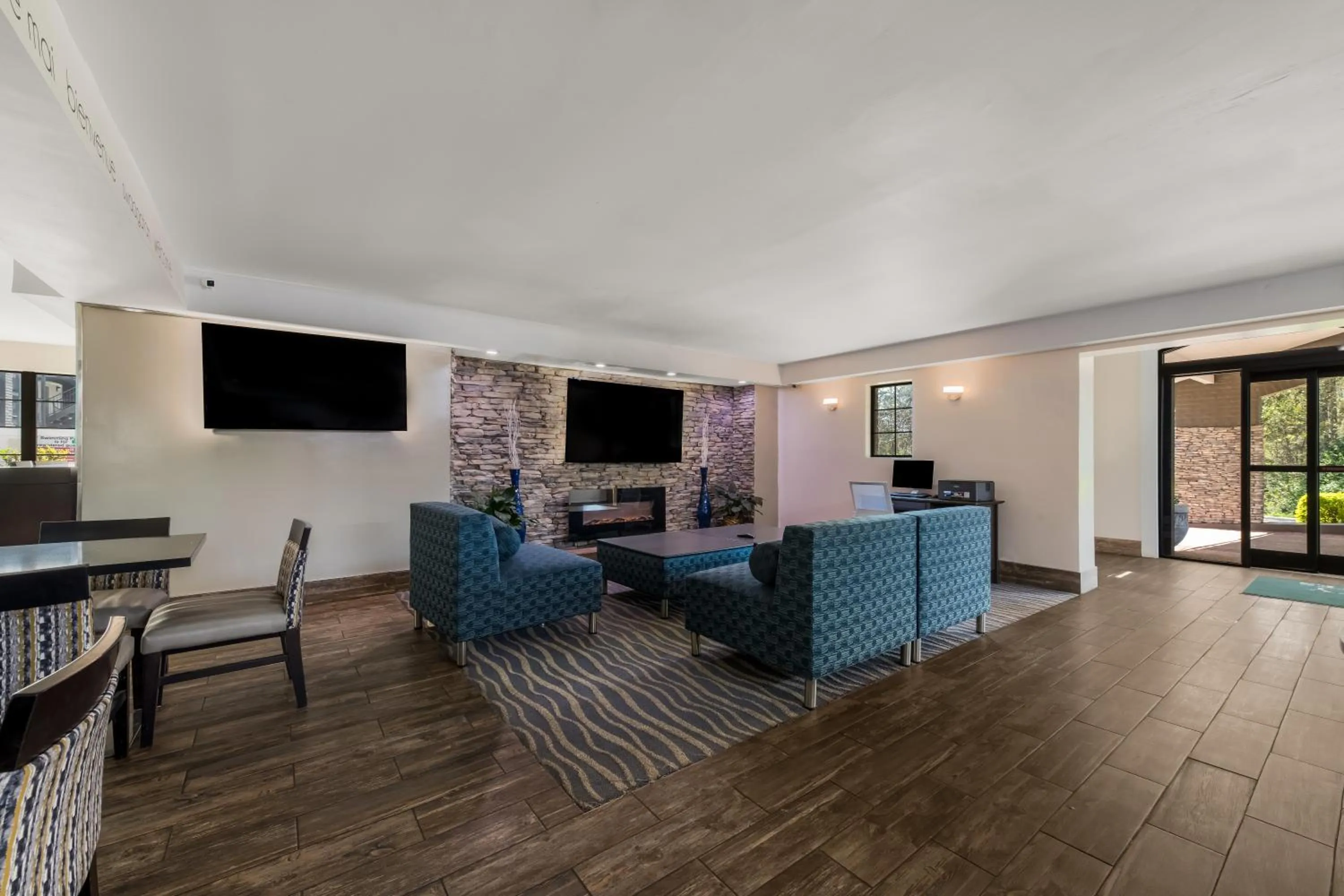 Lobby or reception in Quality Inn & Suites Airport