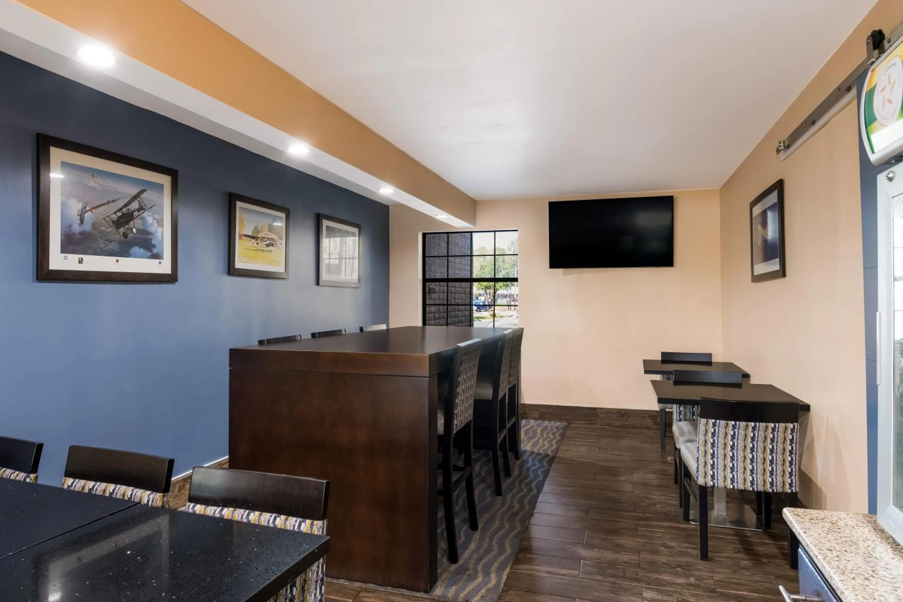 Breakfast in Quality Inn & Suites Airport