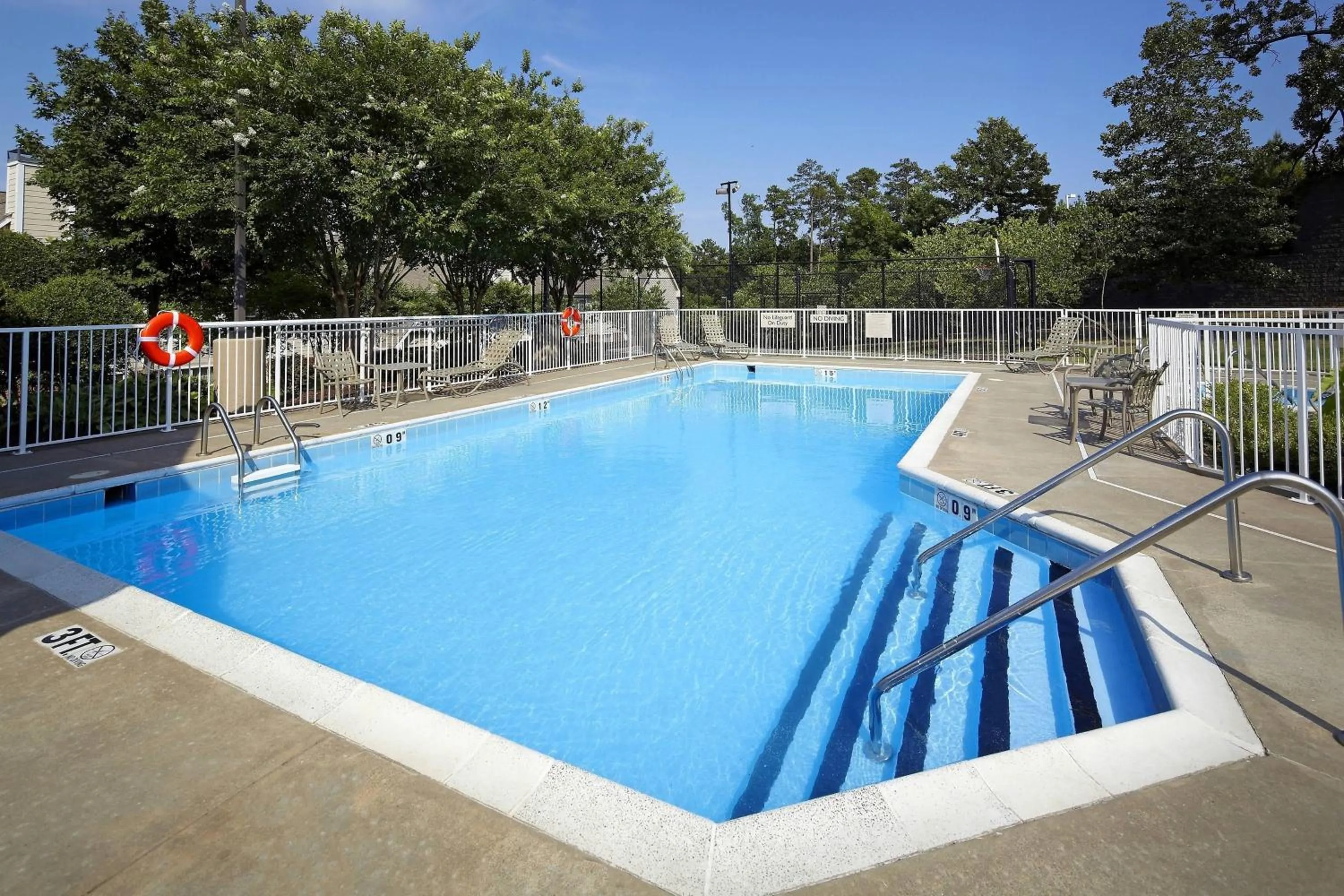 Swimming pool in Residence Inn by Marriott Little Rock