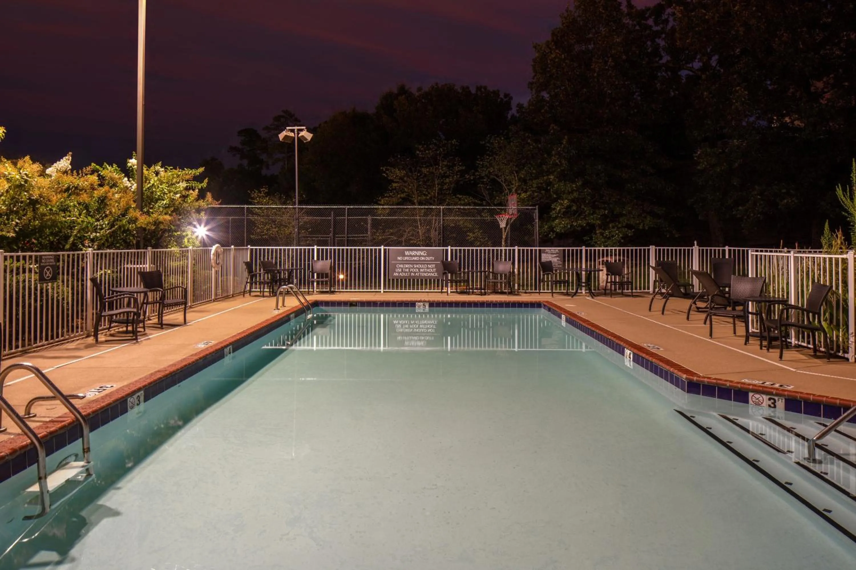 Swimming pool in Residence Inn by Marriott Little Rock