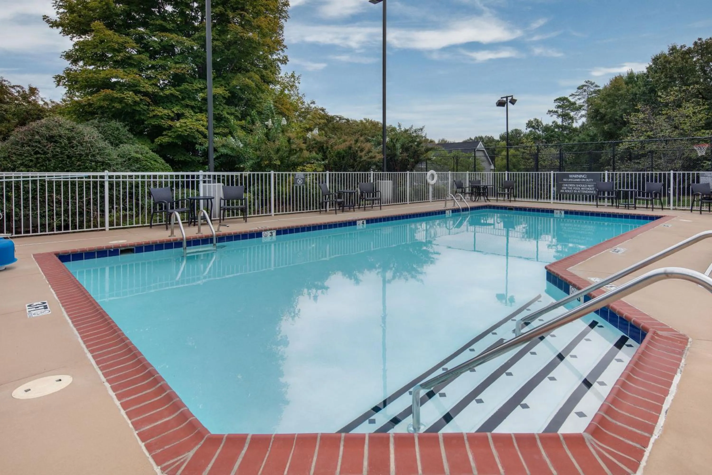 Swimming pool in Residence Inn by Marriott Little Rock