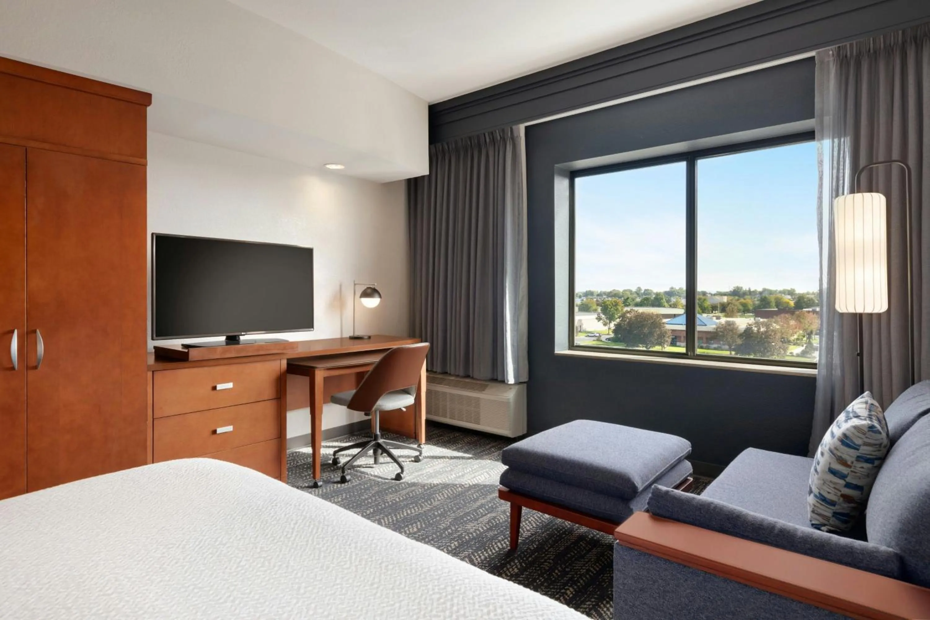 Photo of the whole room, Bed in Courtyard Lancaster