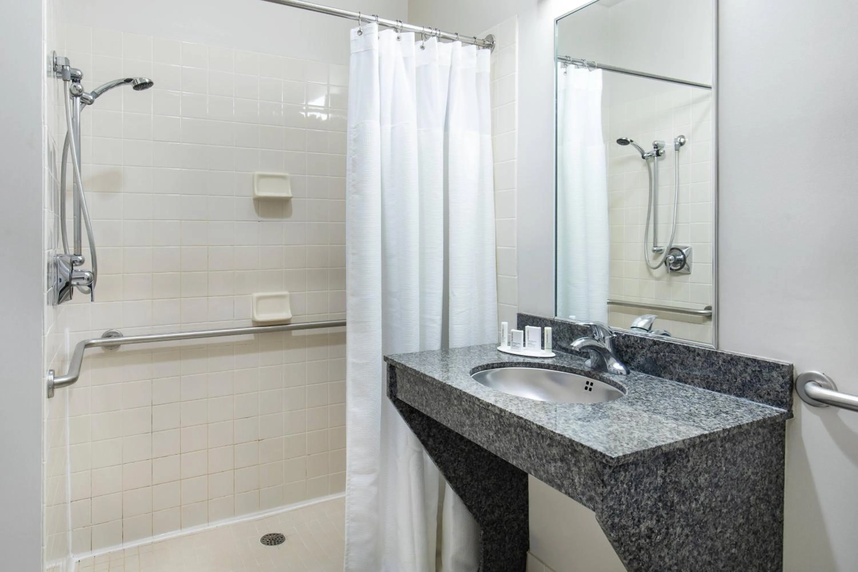 Bathroom in Fairfield Inn & Suites Lancaster