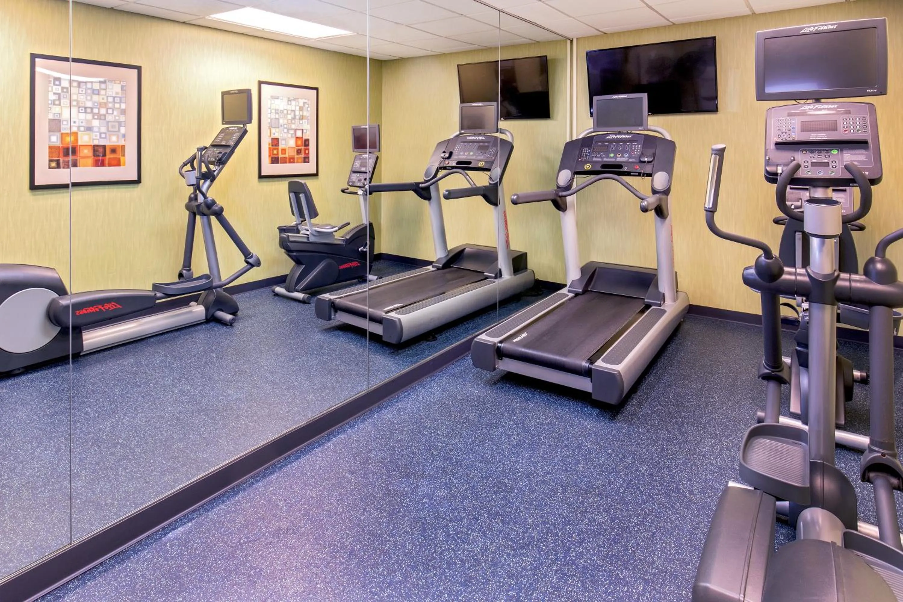 Fitness centre/facilities in Fairfield Inn & Suites Lancaster