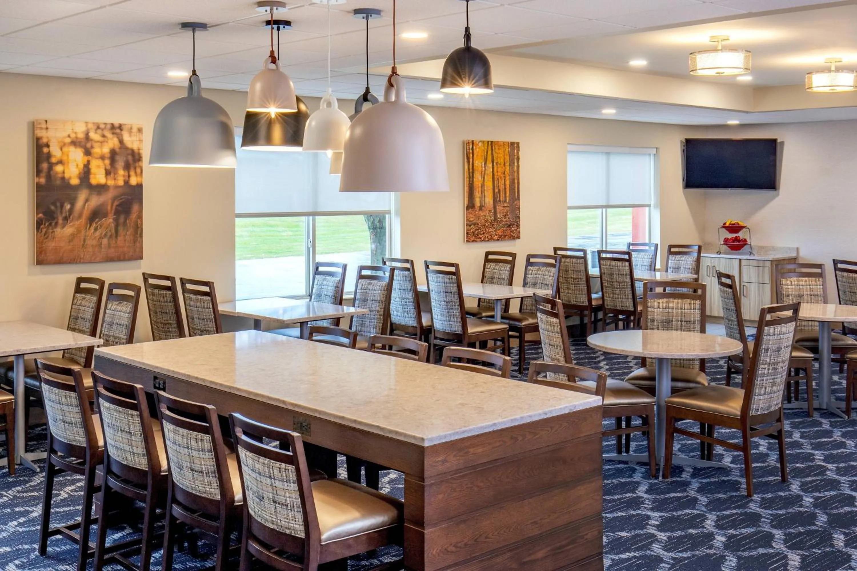 Restaurant/places to eat in Fairfield Inn & Suites Lancaster