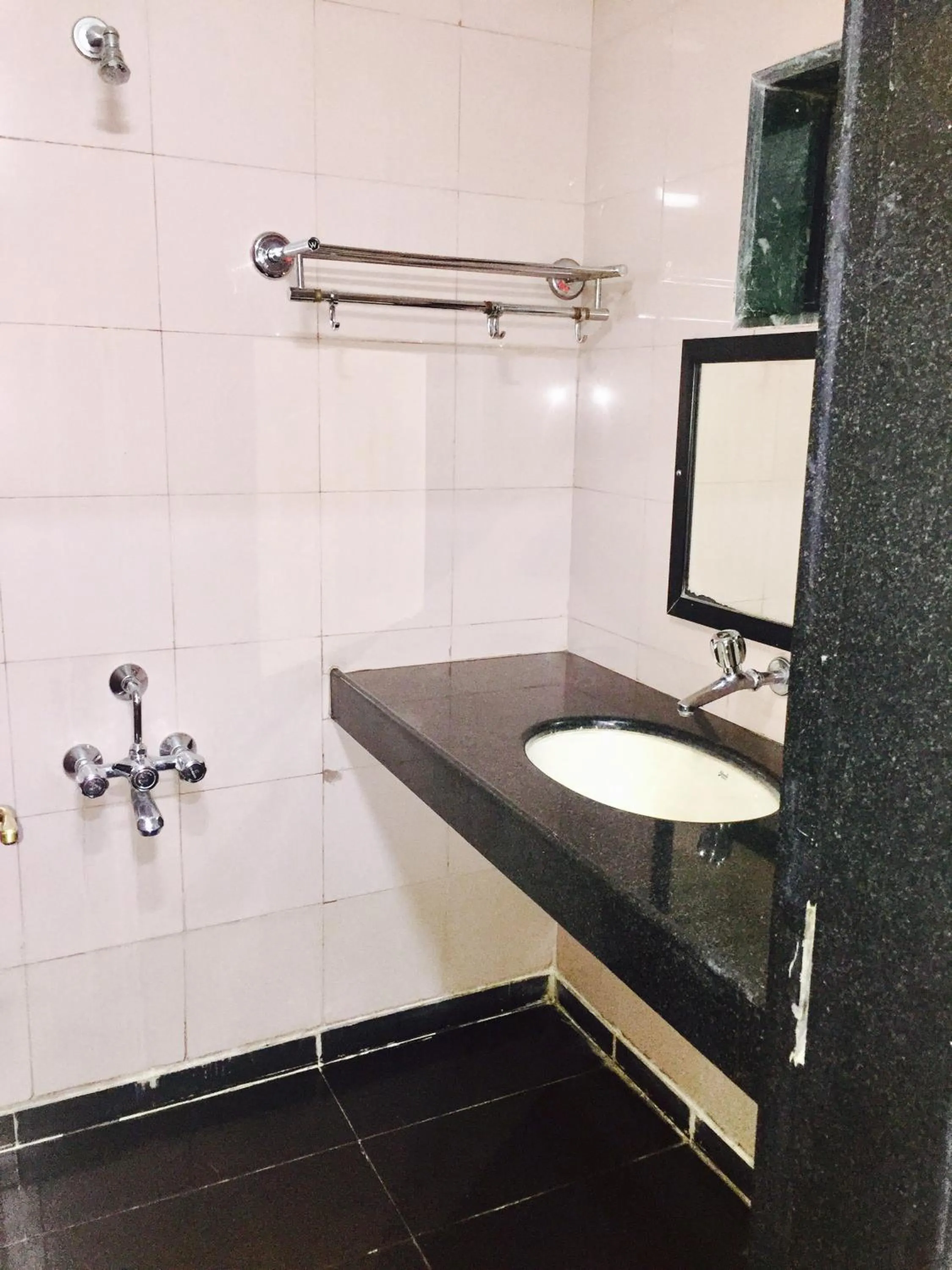 Shower in Hotel New Uttam Hira Palace
