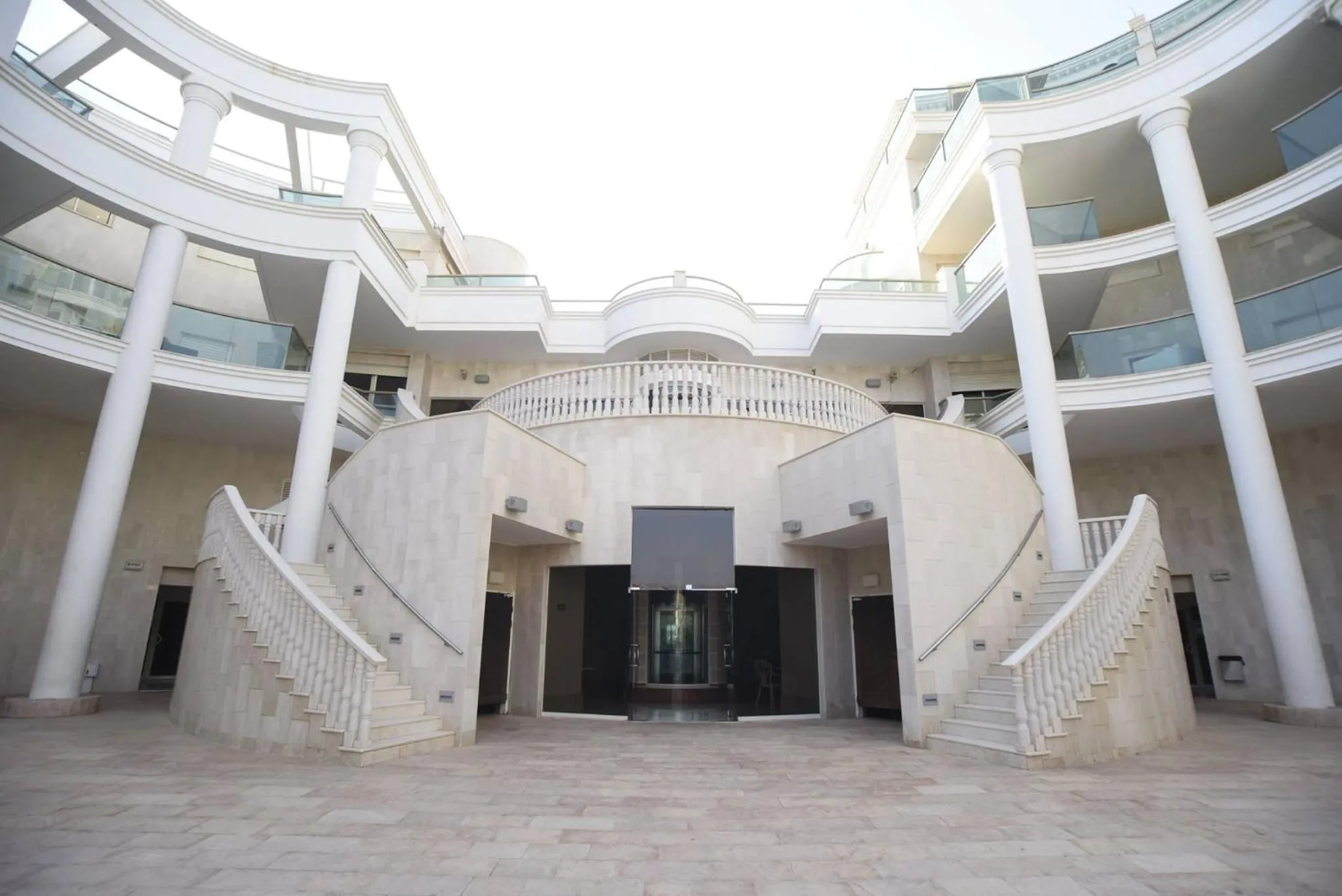 Communal lounge/ TV room in City Resort Palmore