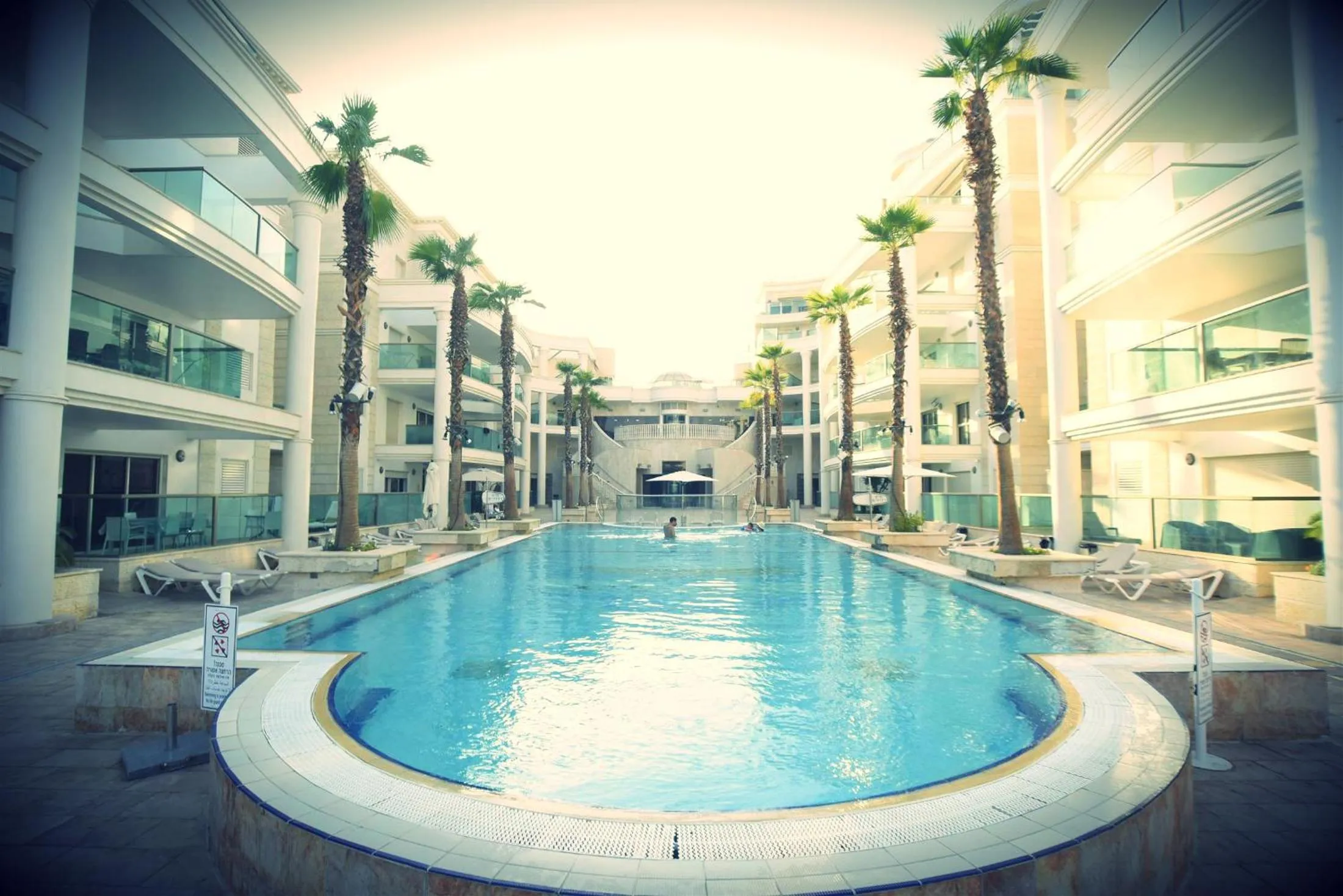 Swimming pool in City Resort Palmore