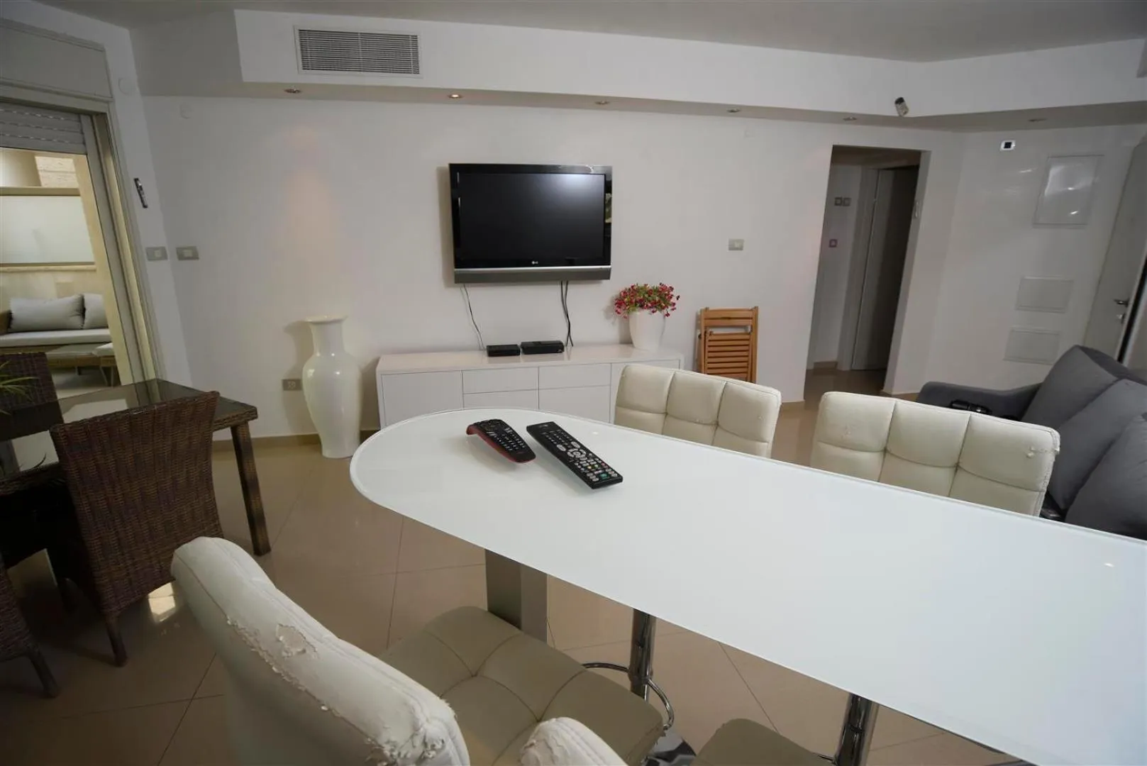 TV and multimedia in City Resort Palmore
