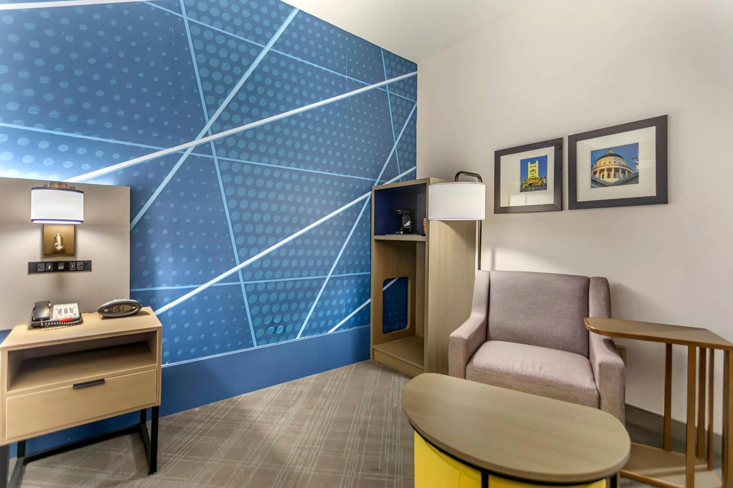 Bedroom in Comfort Suites Downtown Sacramento