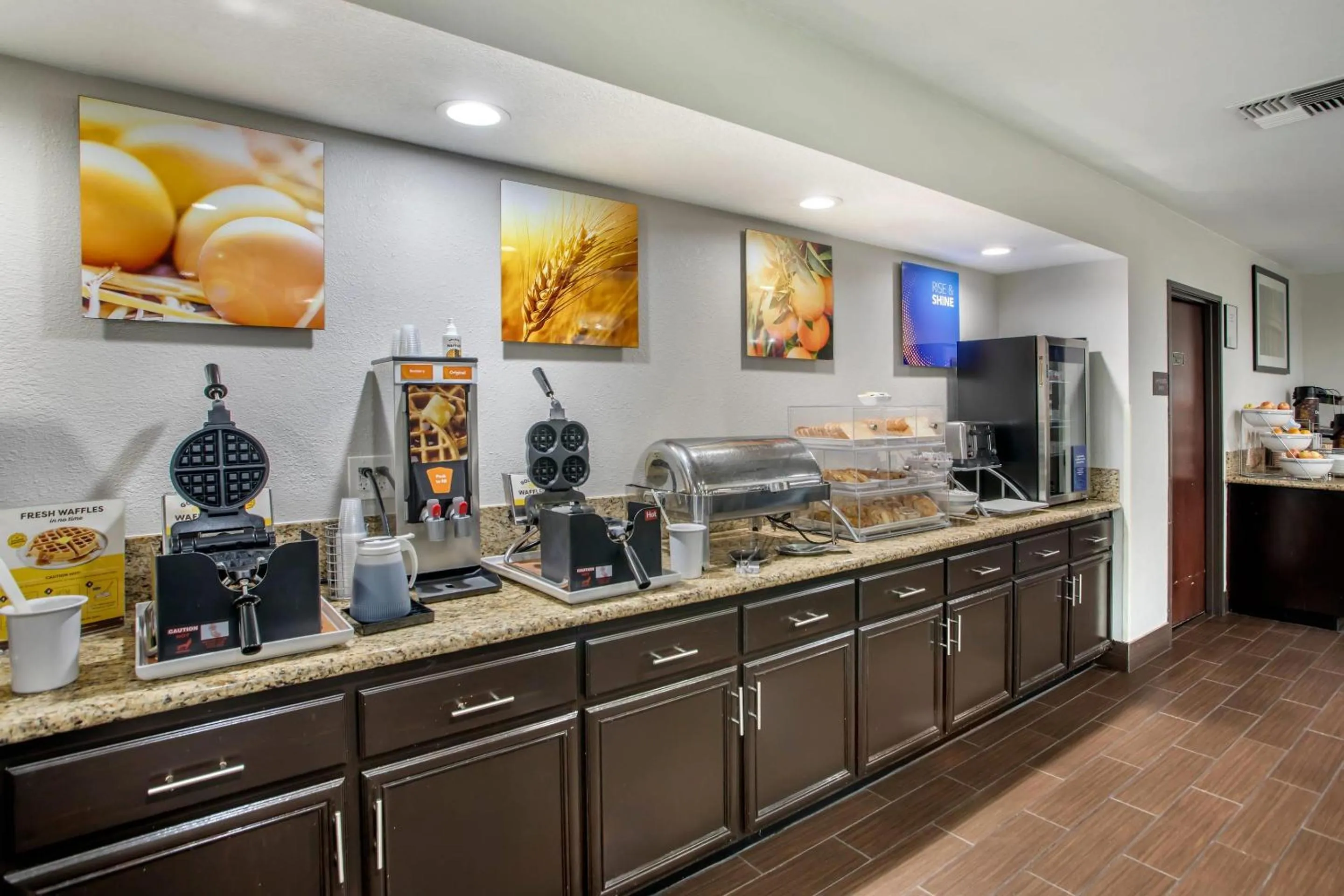 Breakfast in Comfort Suites Downtown Sacramento