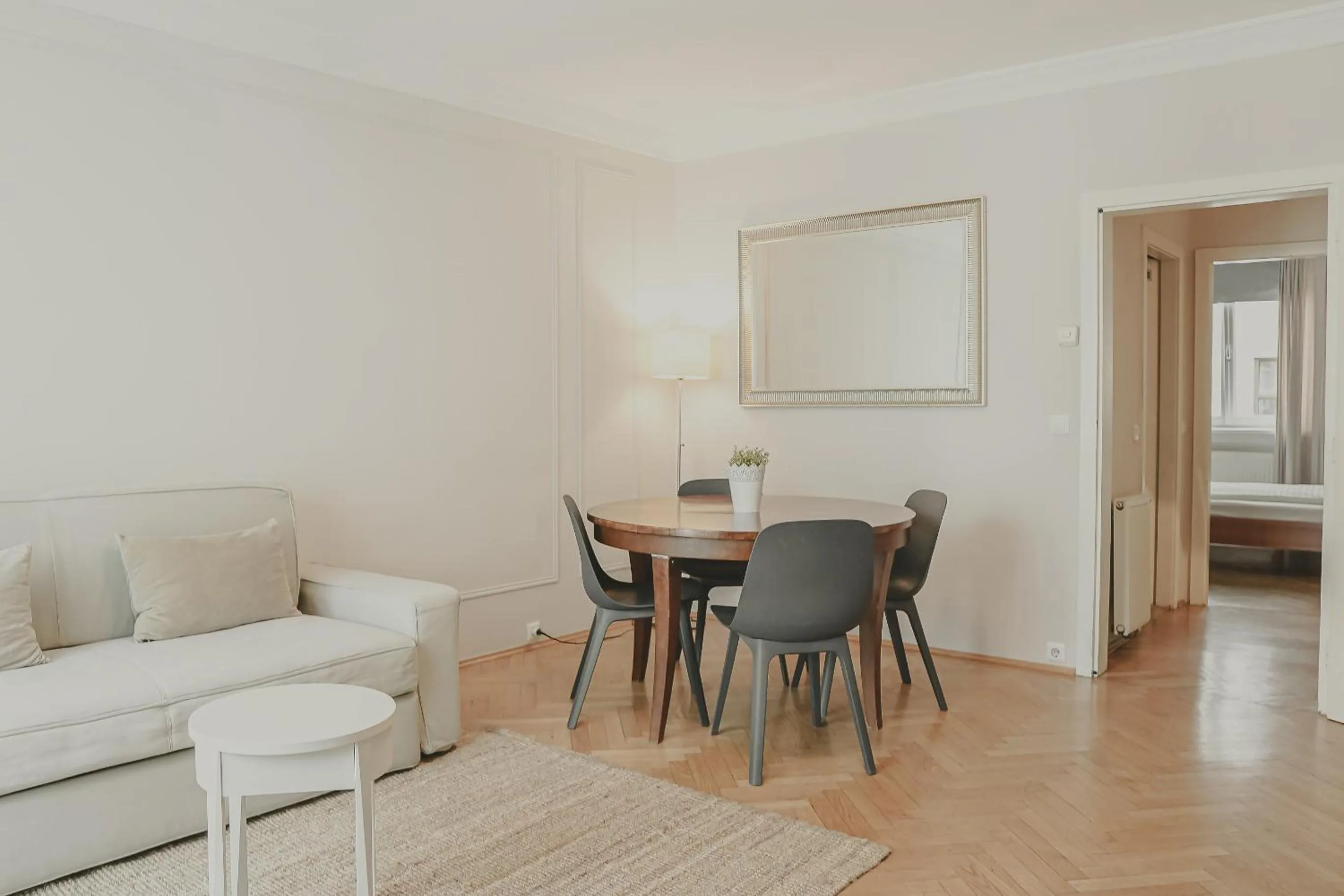 Dining area in HeyMi Apartments Schwedenplatz