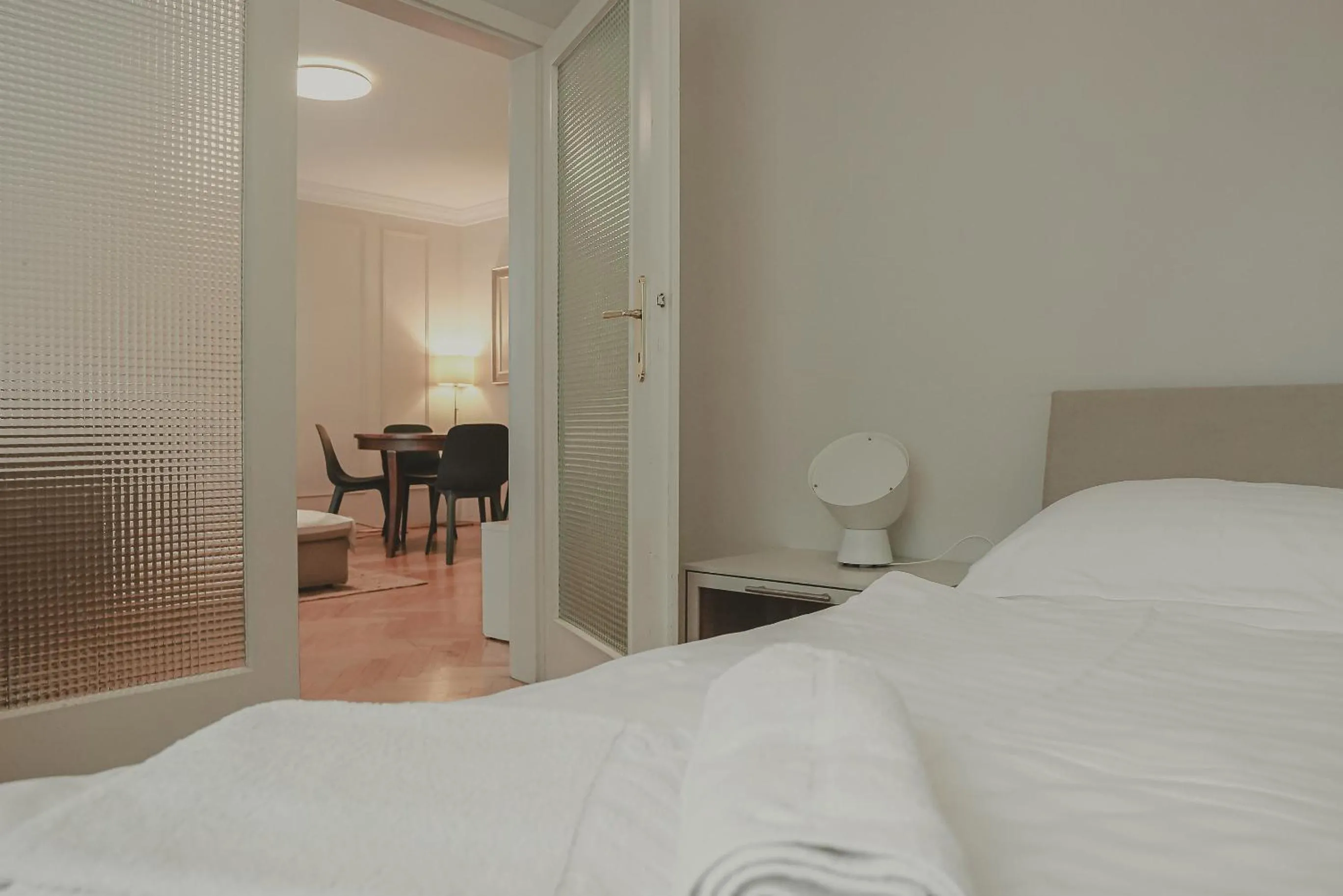 Bedroom, Bed in HeyMi Apartments Schwedenplatz