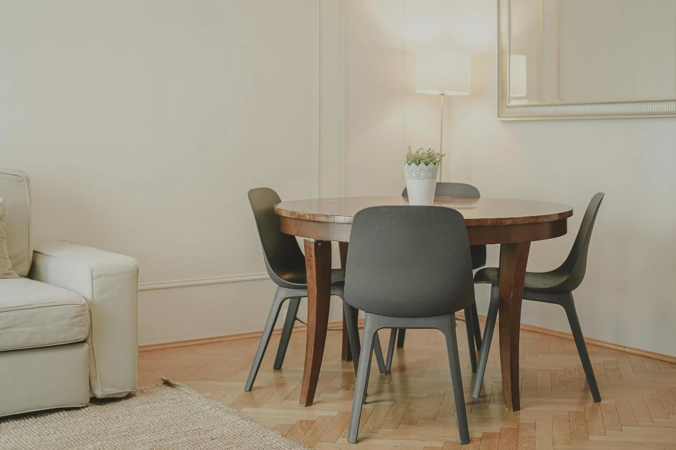 Dining area in HeyMi Apartments Schwedenplatz