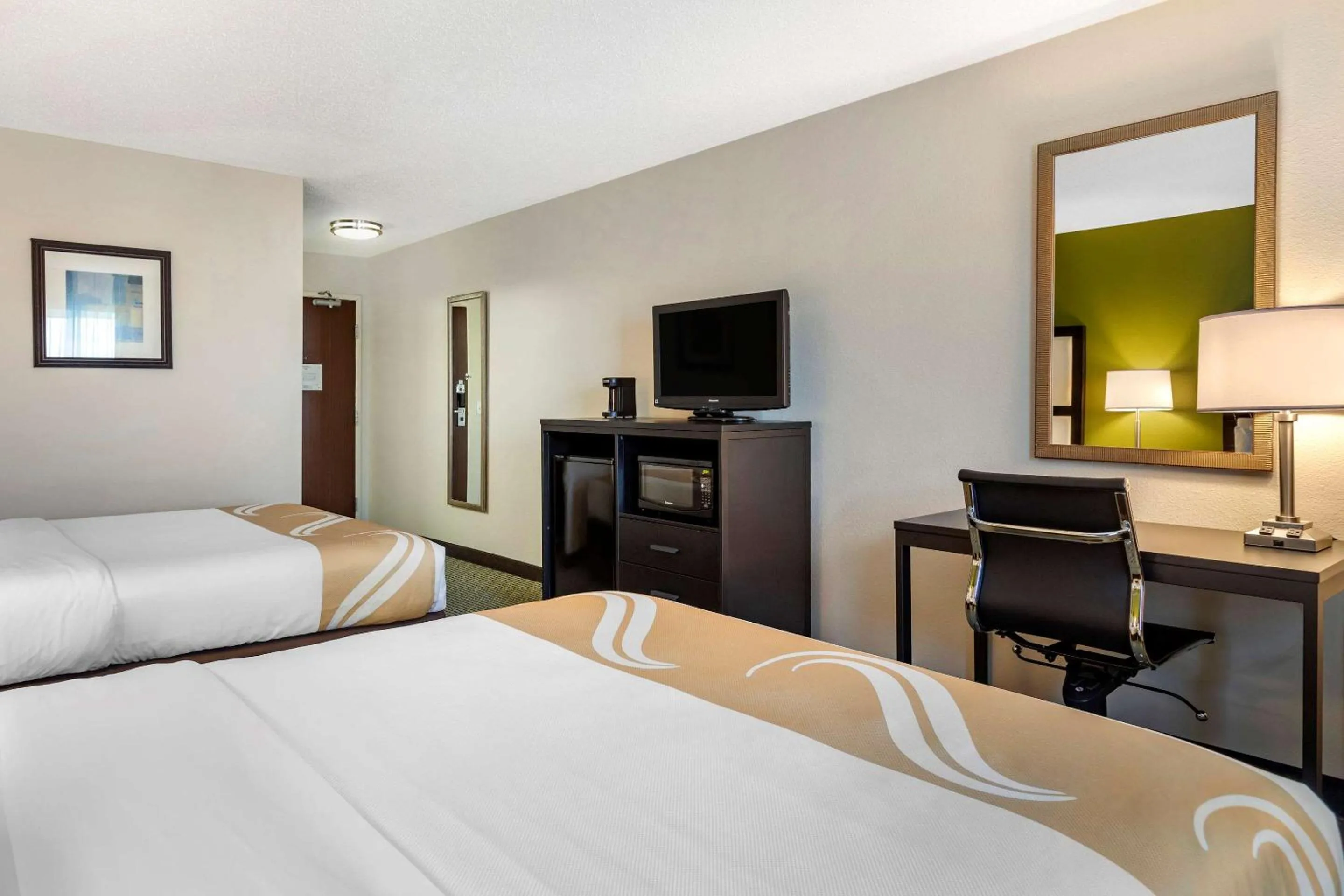 Photo of the whole room, Bed in Quality Inn & Suites