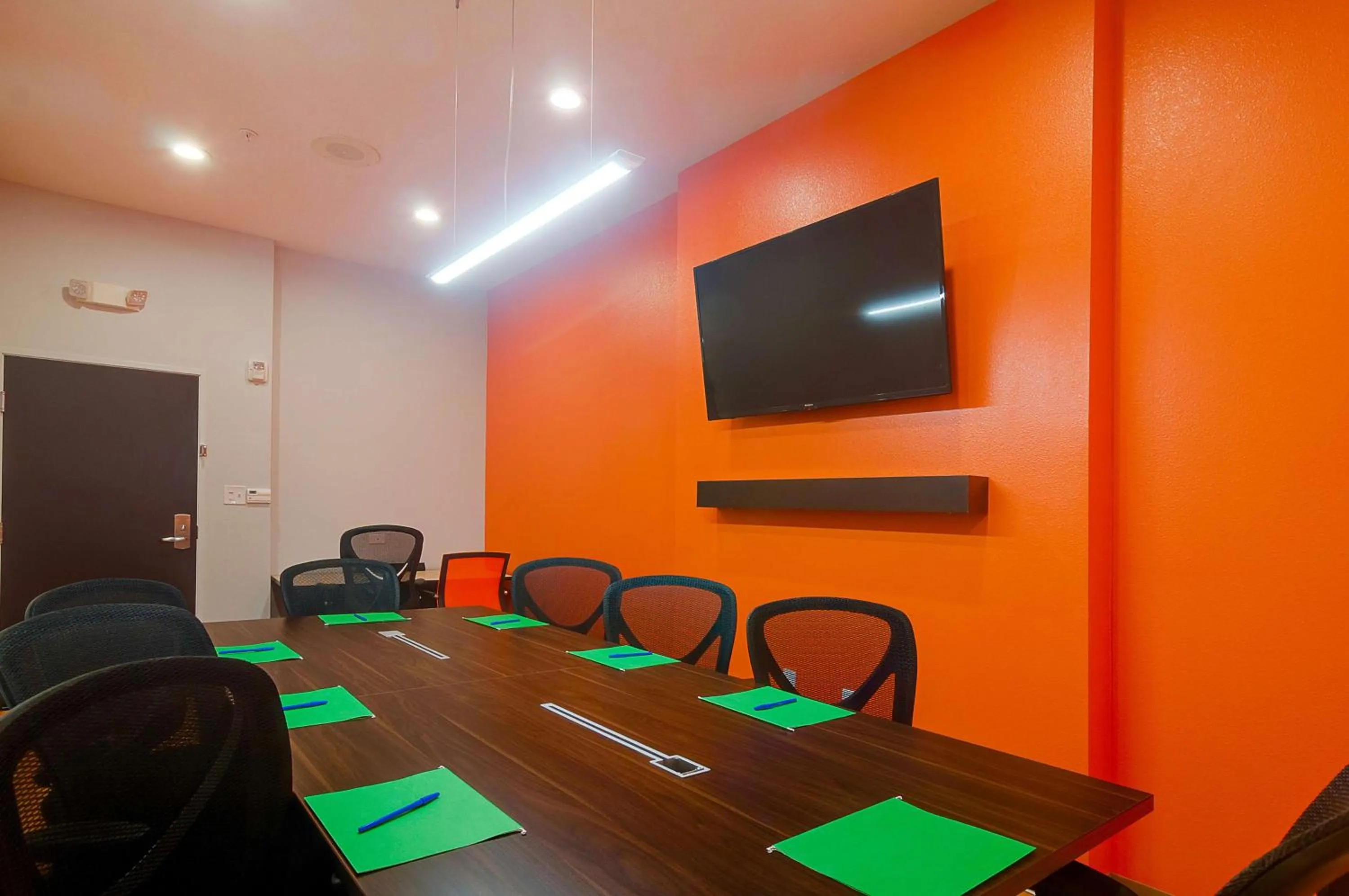 Communal lounge/ TV room in Motel 6-Midland, TX