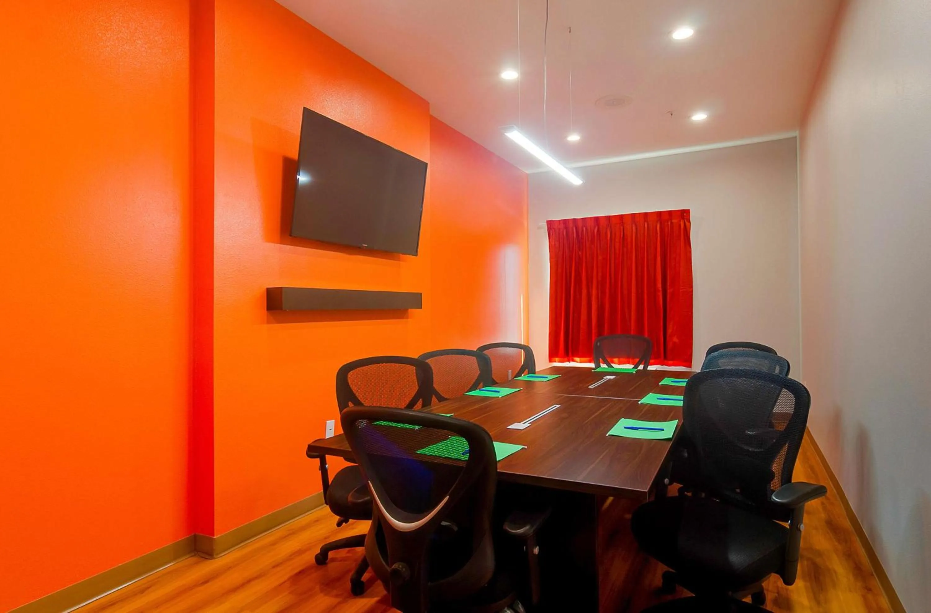 Communal lounge/ TV room in Motel 6-Midland, TX