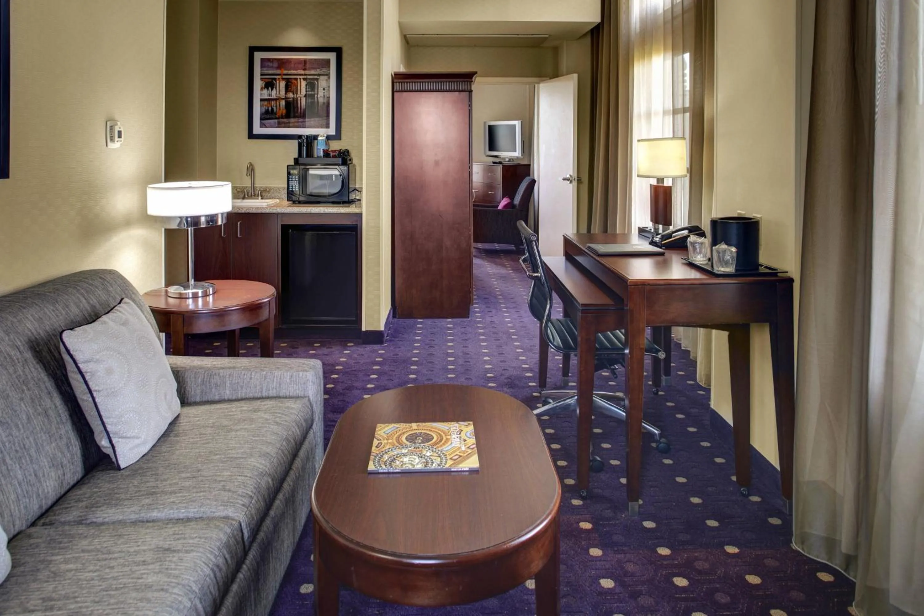 minibar in Courtyard Kansas City Country Club Plaza