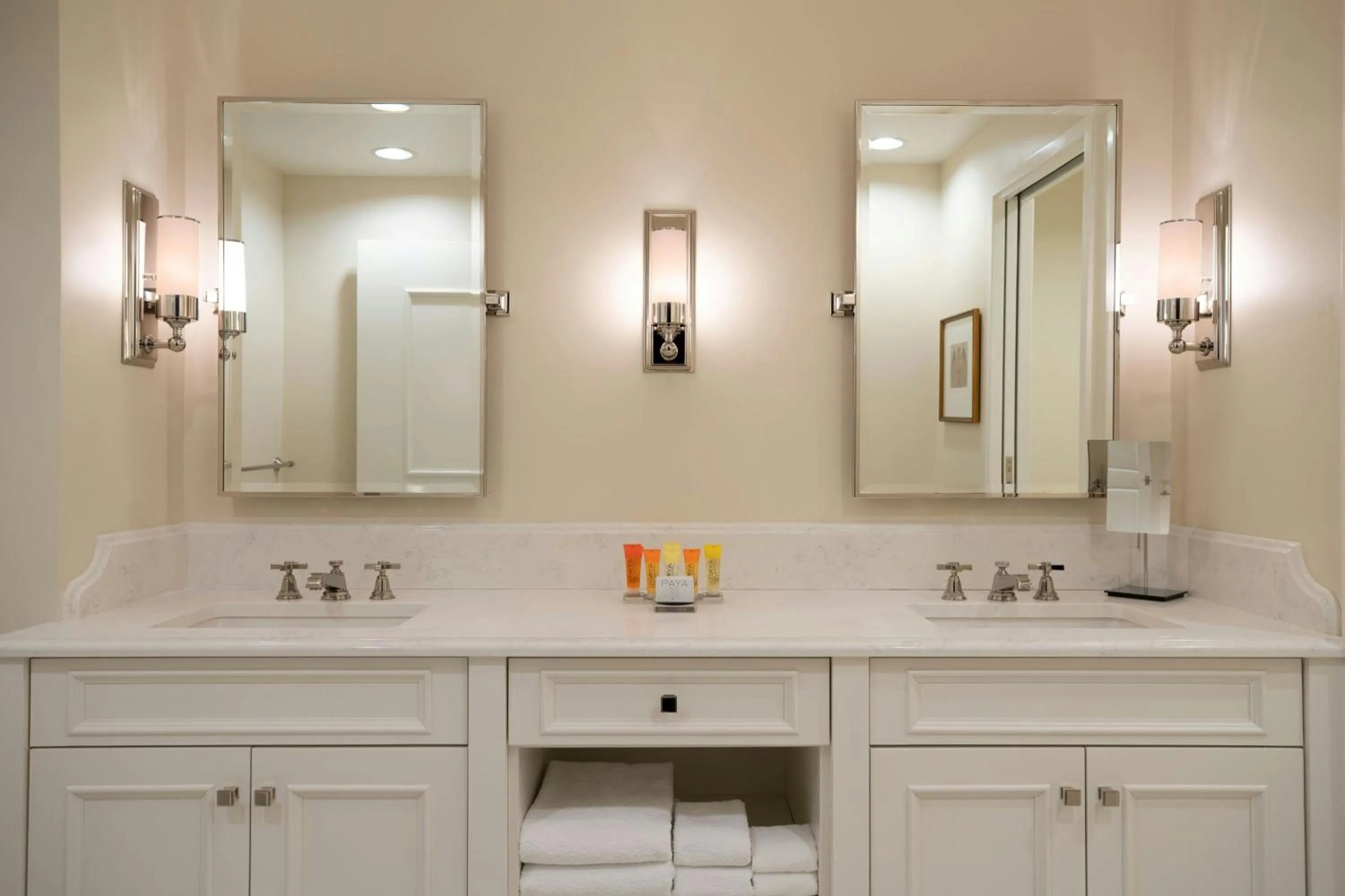 Bathroom in Kansas City Marriott Downtown