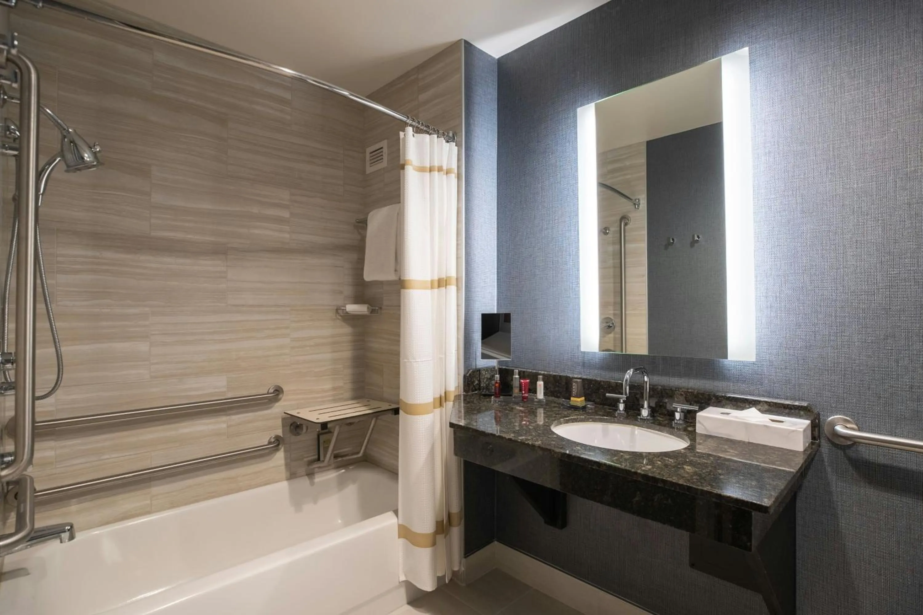 Bathroom in Kansas City Marriott Downtown