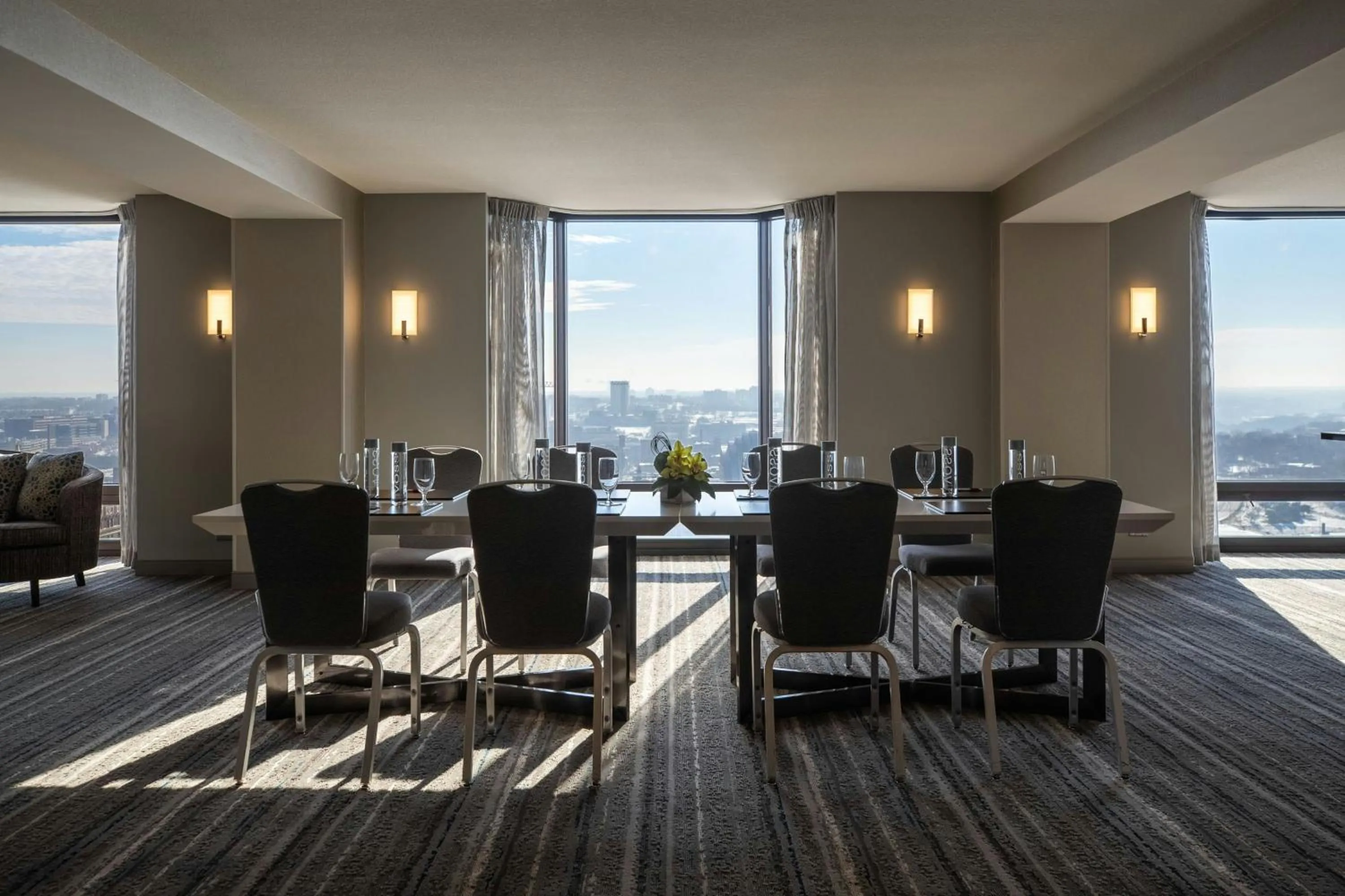 Photo of the whole room in Kansas City Marriott Downtown