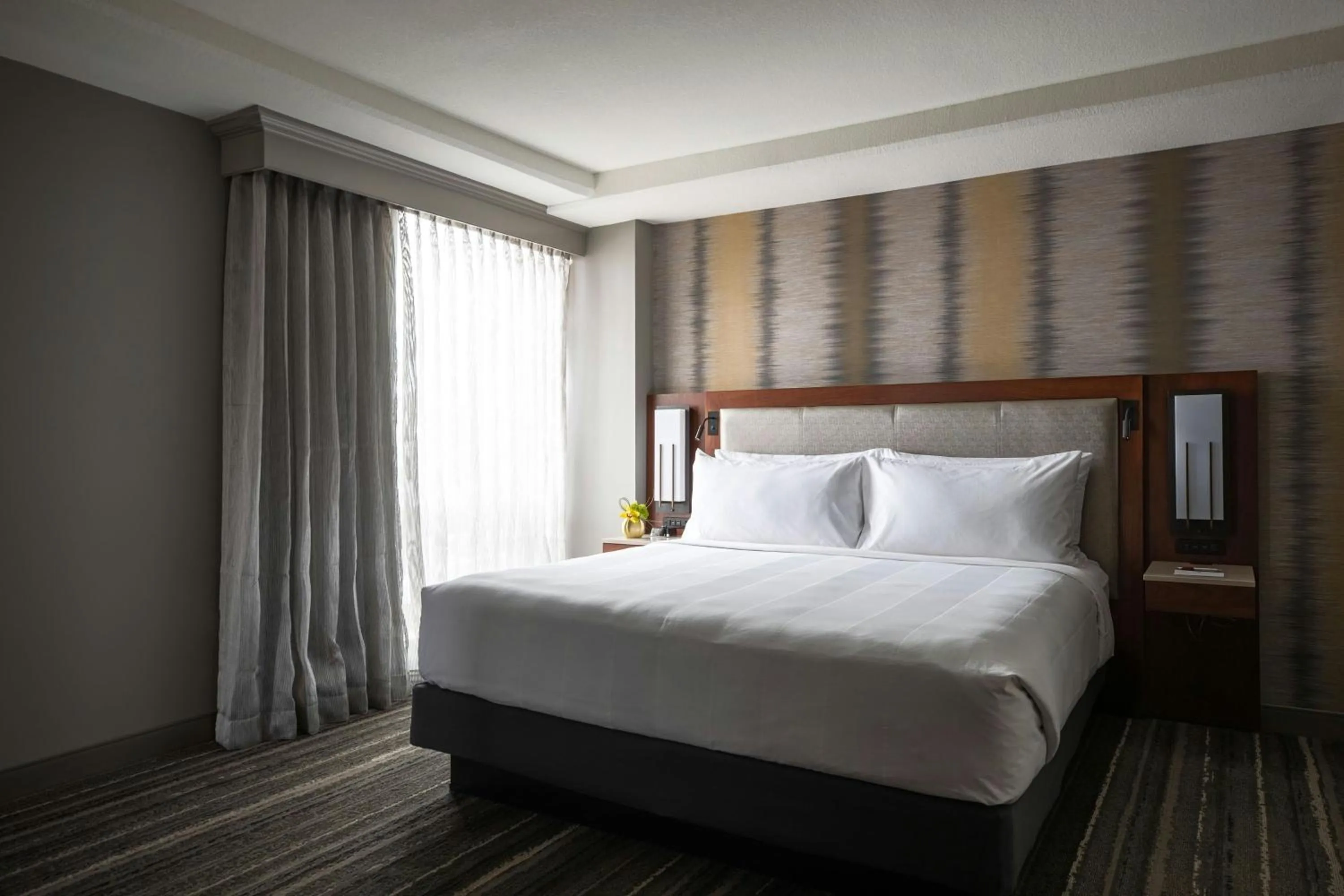 Bedroom, Bed in Kansas City Marriott Downtown
