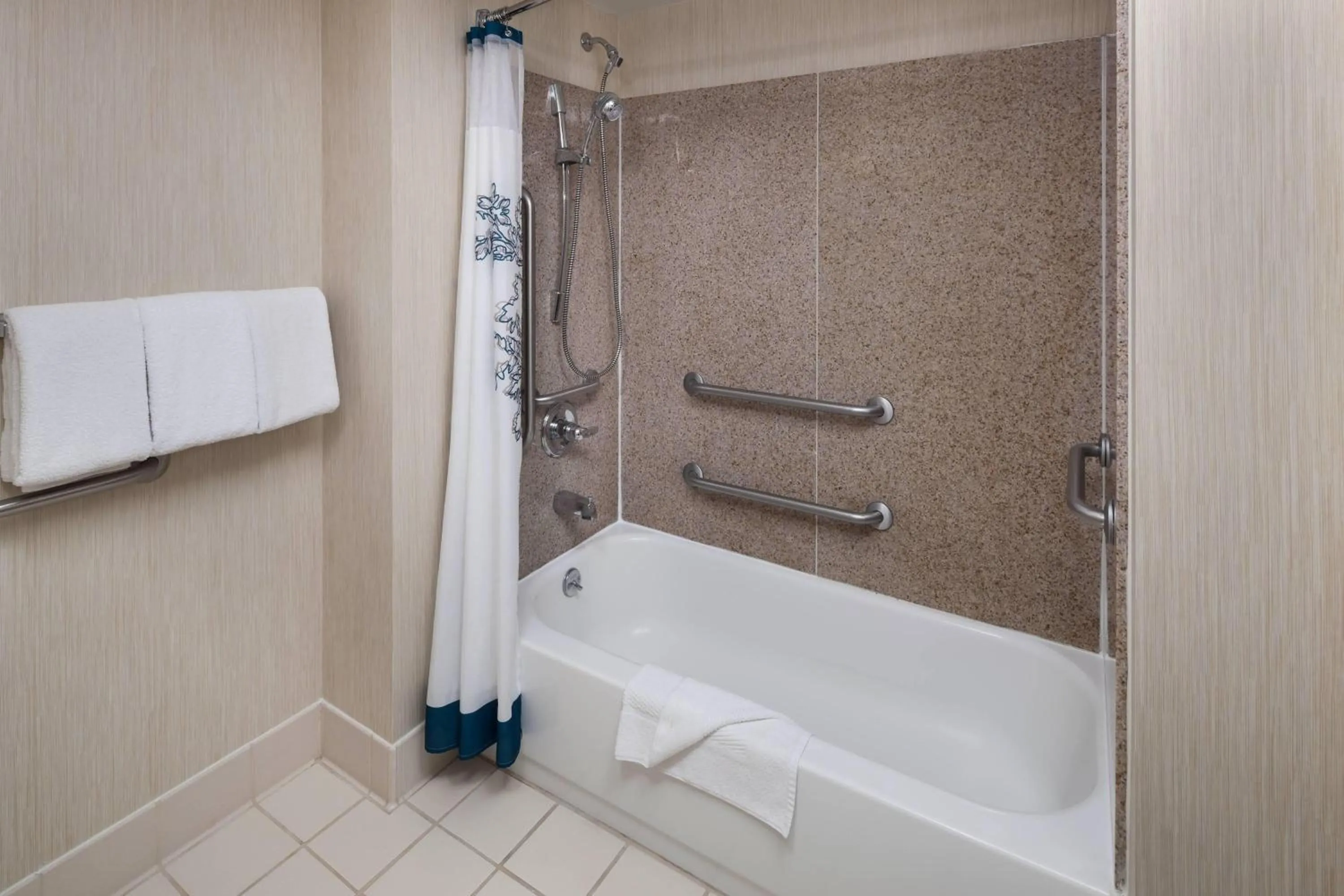 Bathroom in Residence Inn Kansas City Country Club Plaza