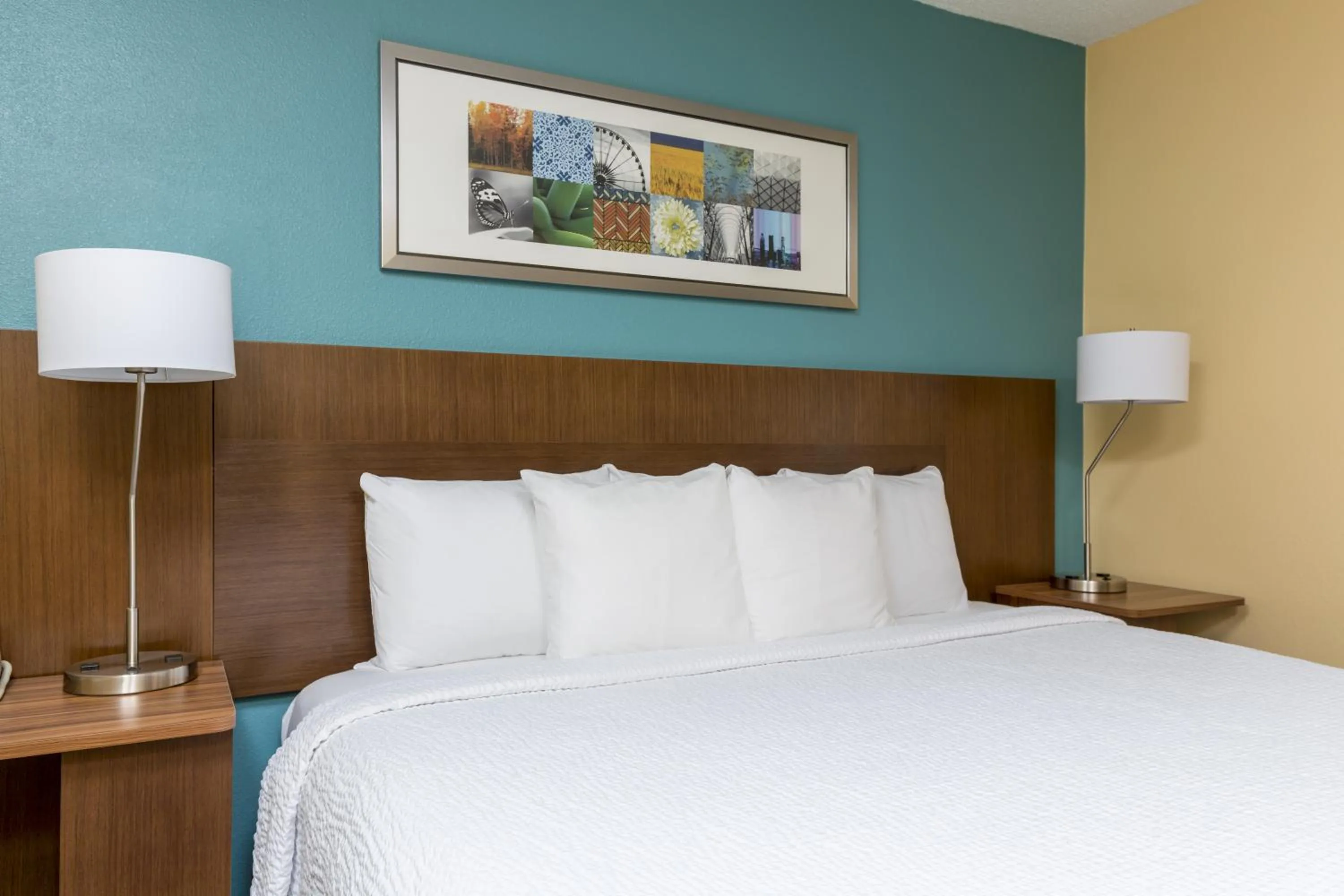 Bed in Fairfield Inn & Suites Kansas City Lee's Summit