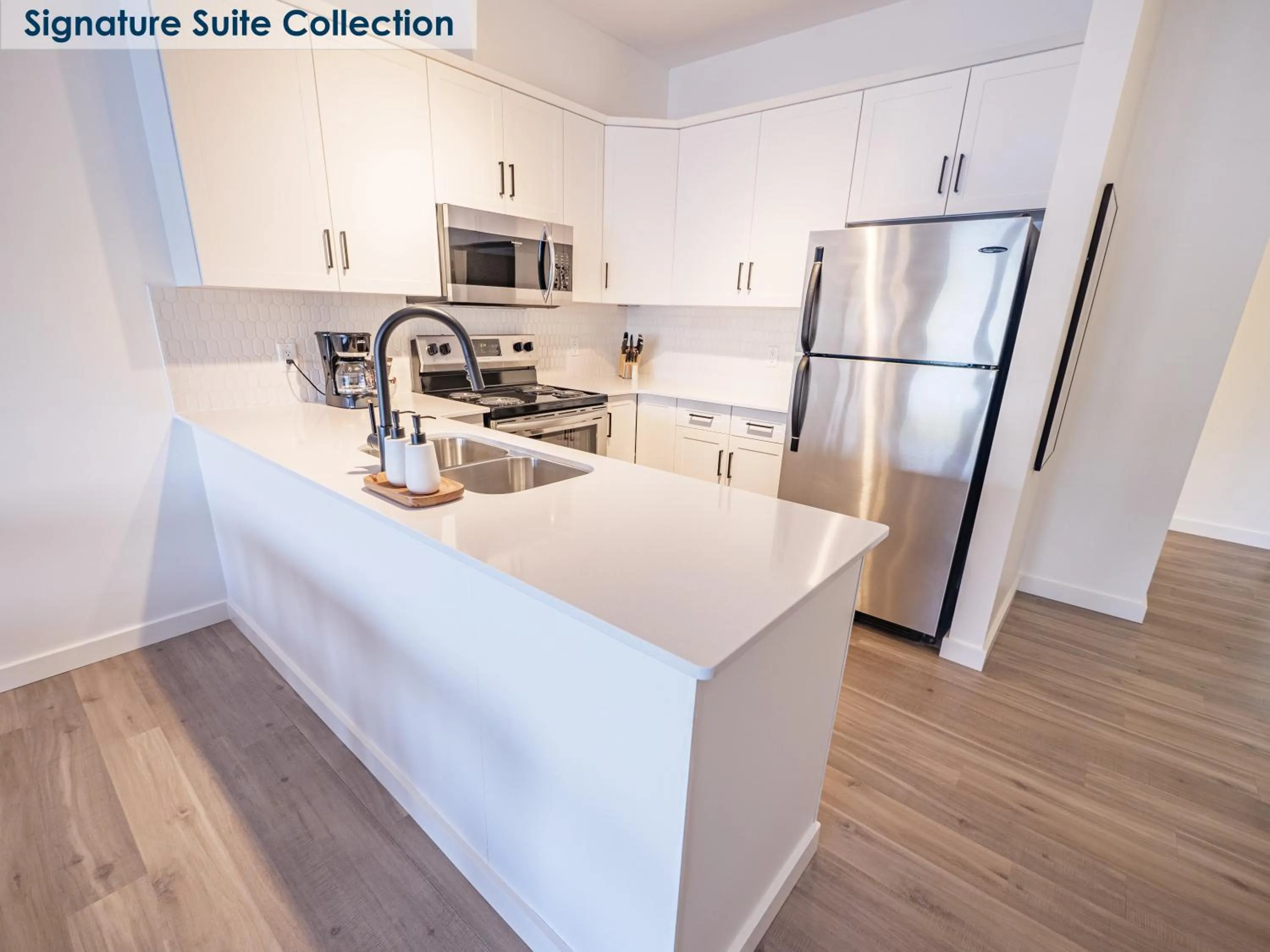 Kitchen or kitchenette in Waters Edge Shoreside Suites