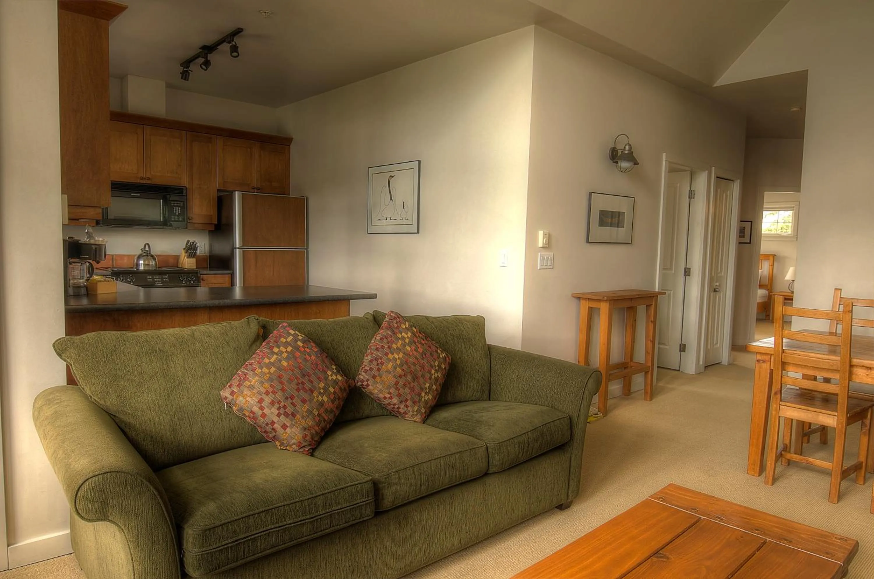 Living room in Waters Edge Shoreside Suites