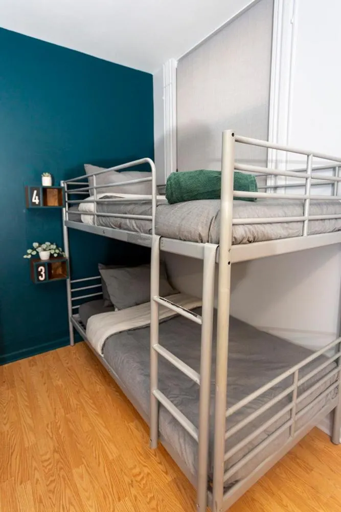 Bed in Chicago Parthenon Hostel