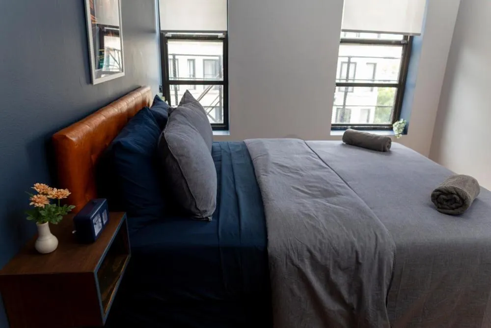 towels, Bed in Chicago Parthenon Hostel