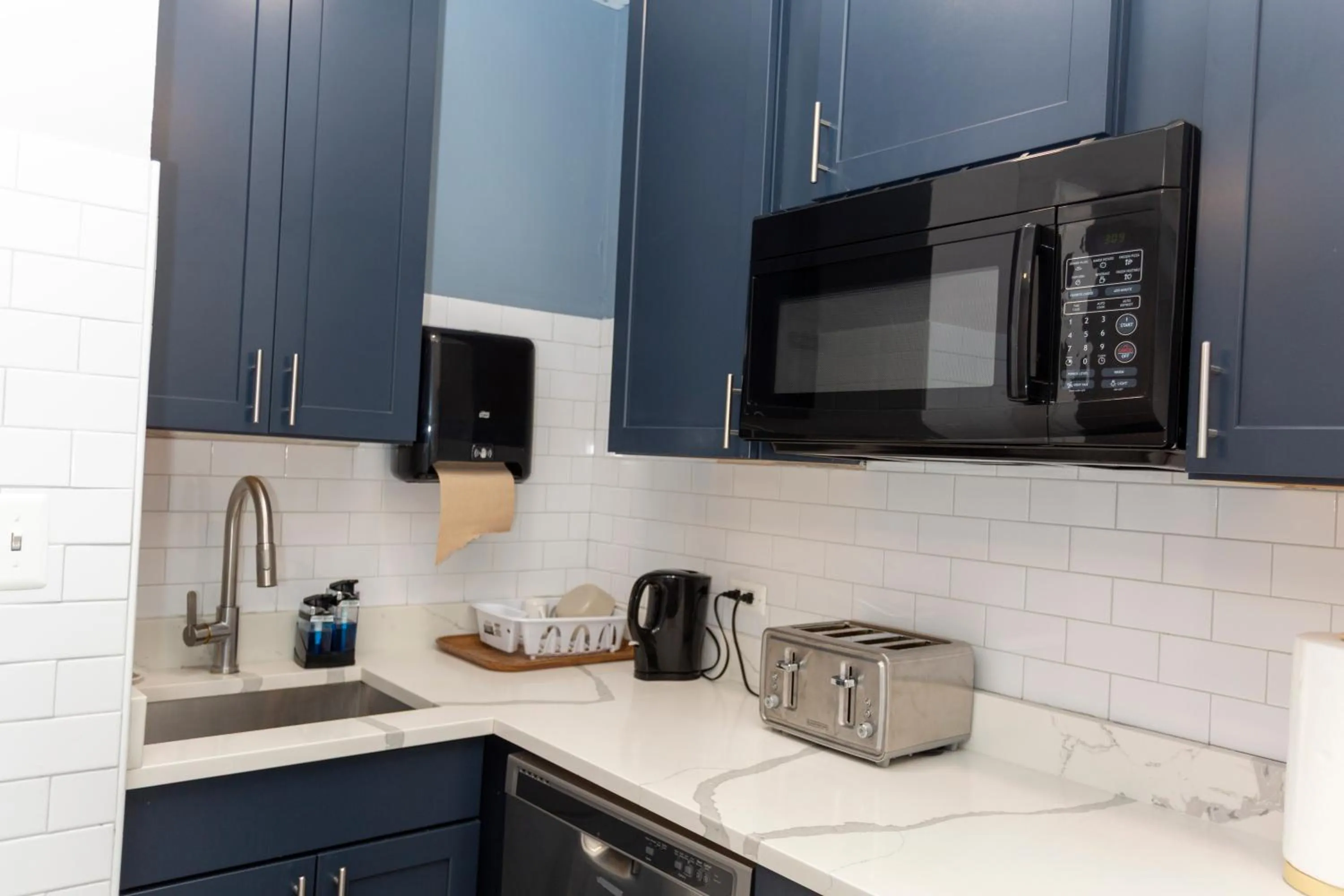 Property building in Chicago Parthenon Hostel