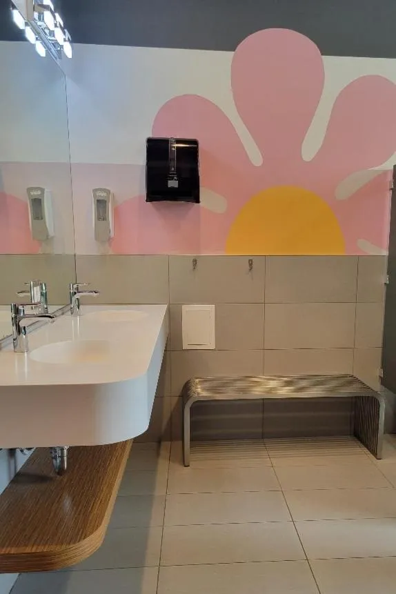 Bathroom in Chicago Parthenon Hostel