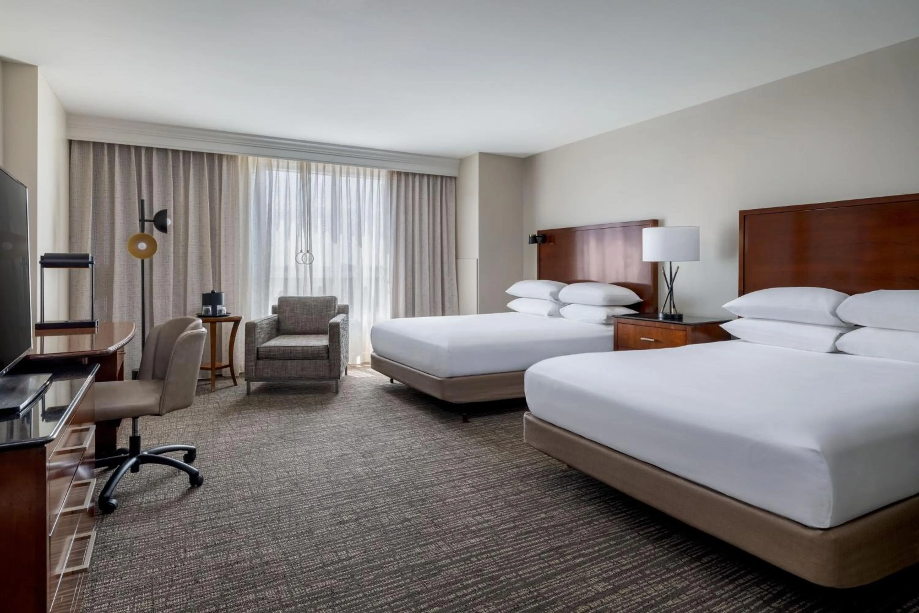 Photo of the whole room, Bed in Macon Marriott City Center