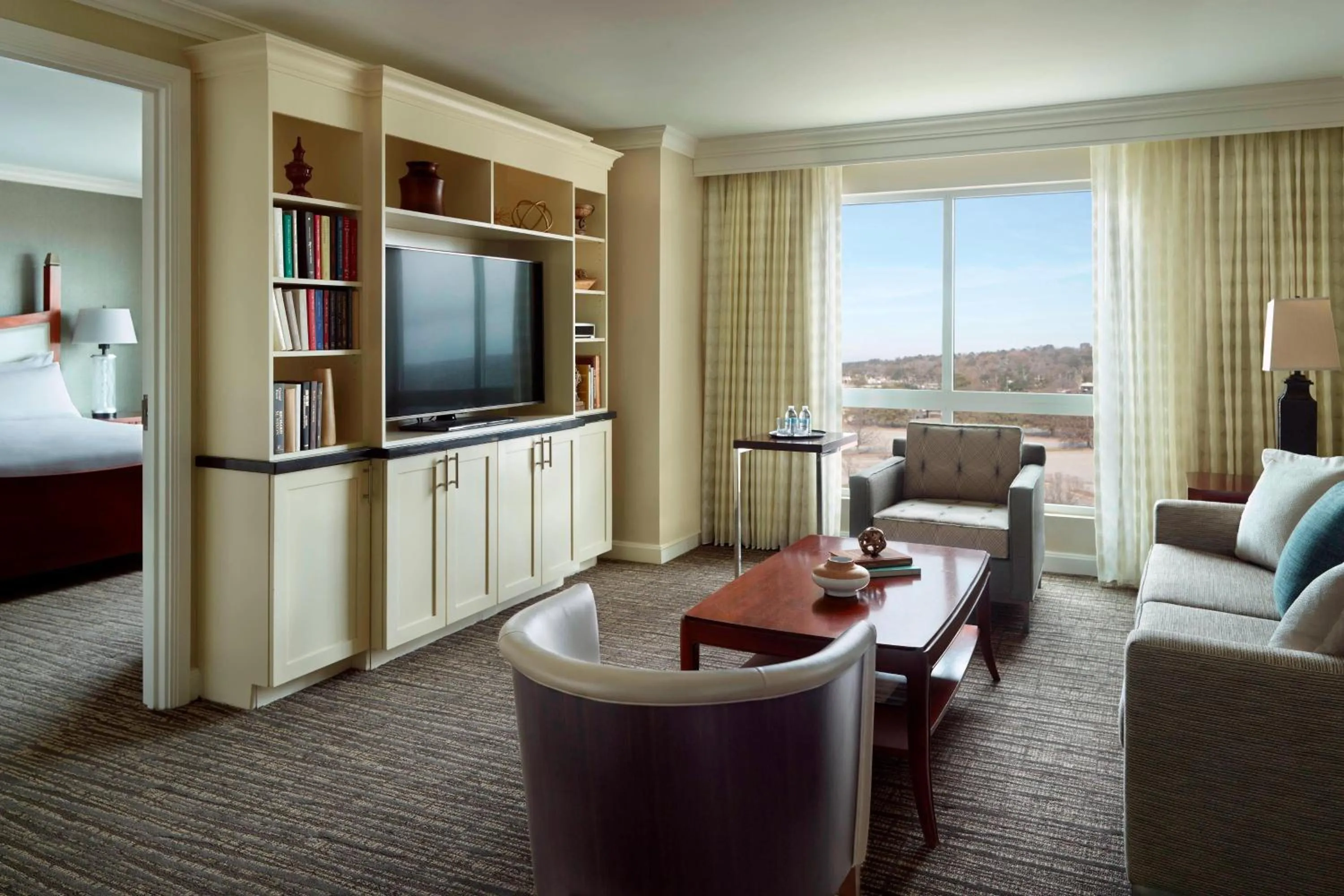 Living room in Macon Marriott City Center