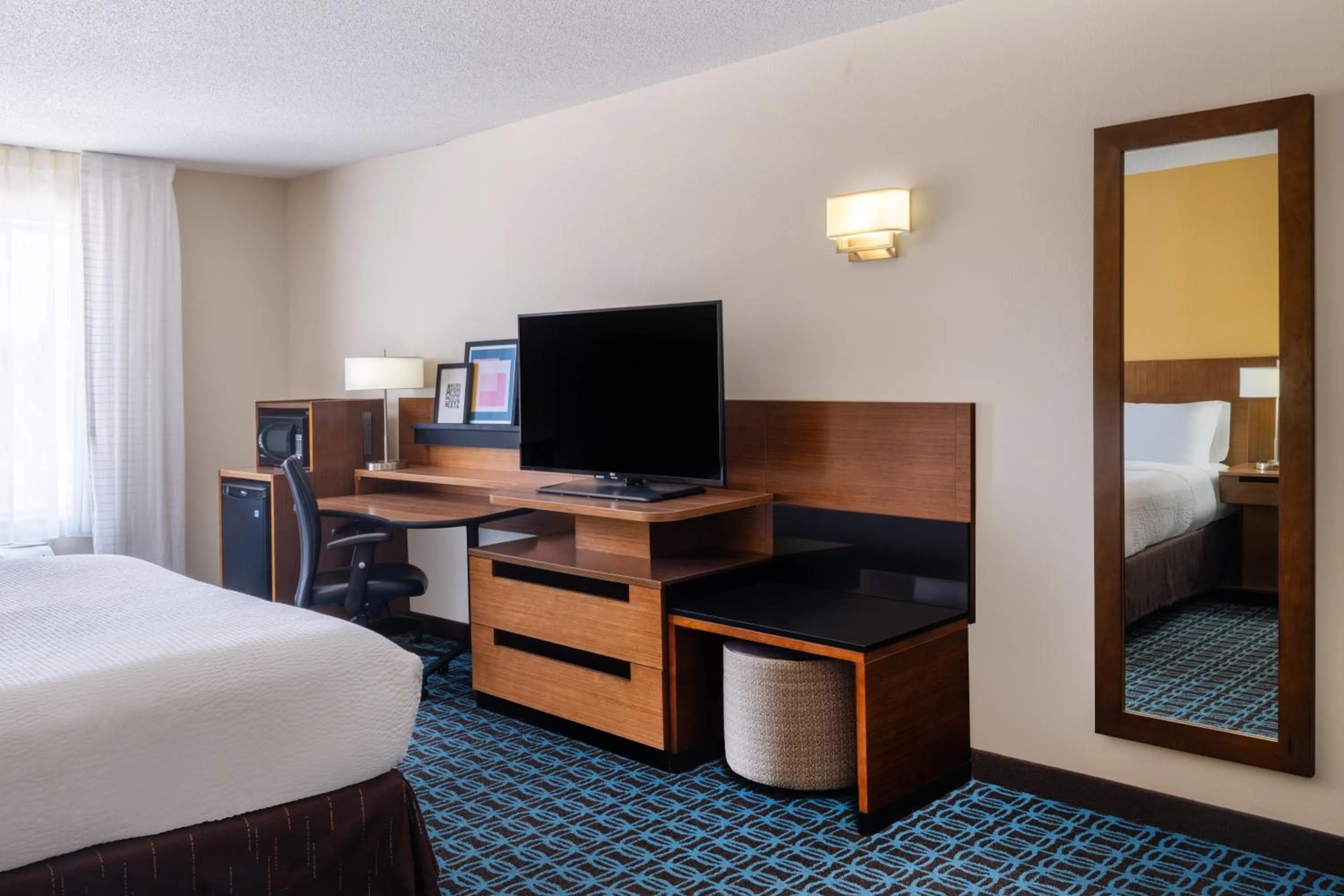 TV and multimedia, Bed in Garner Hotel Macon West by IHG