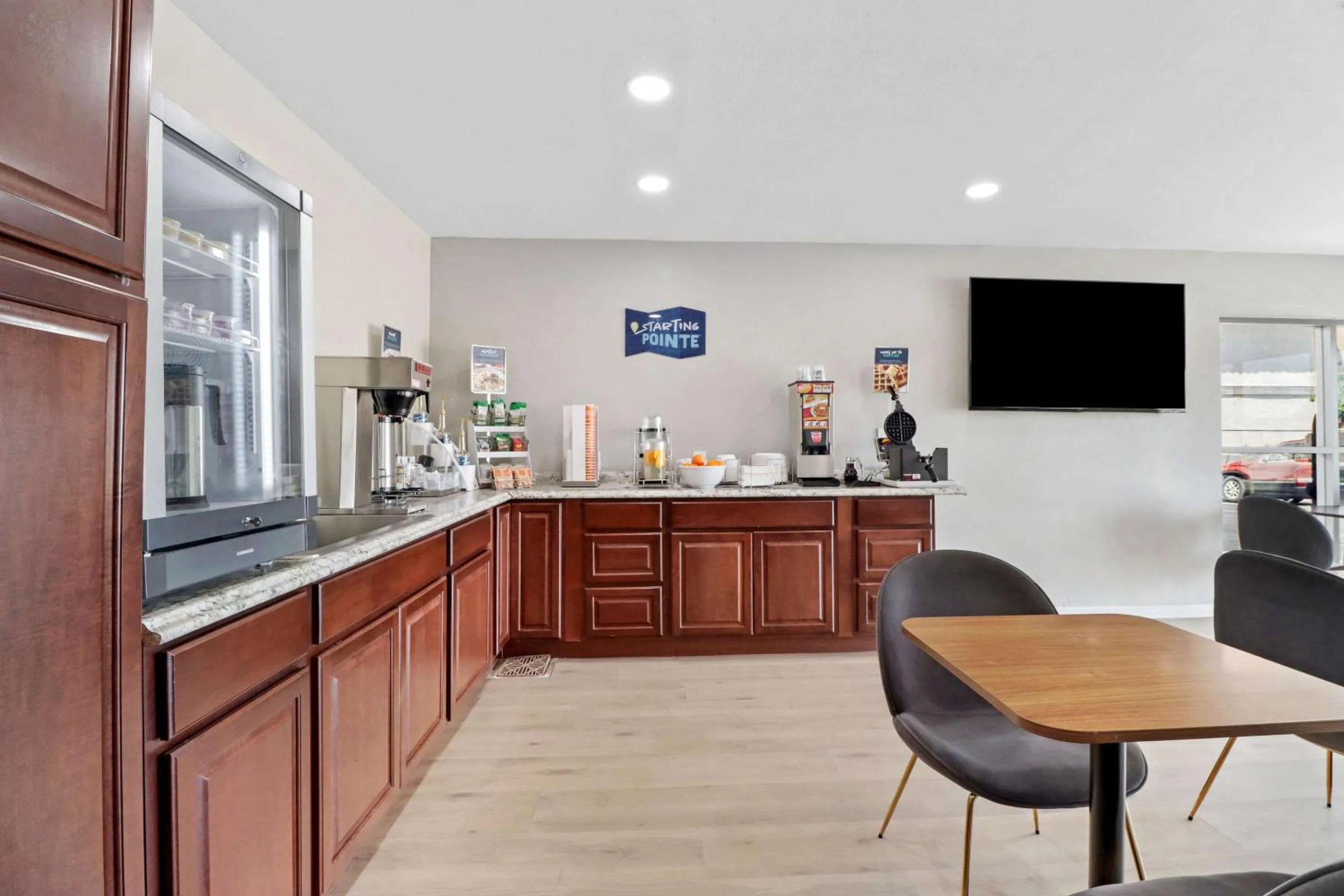 Breakfast in Clarion Pointe Ridgecrest near China Lake Naval Station