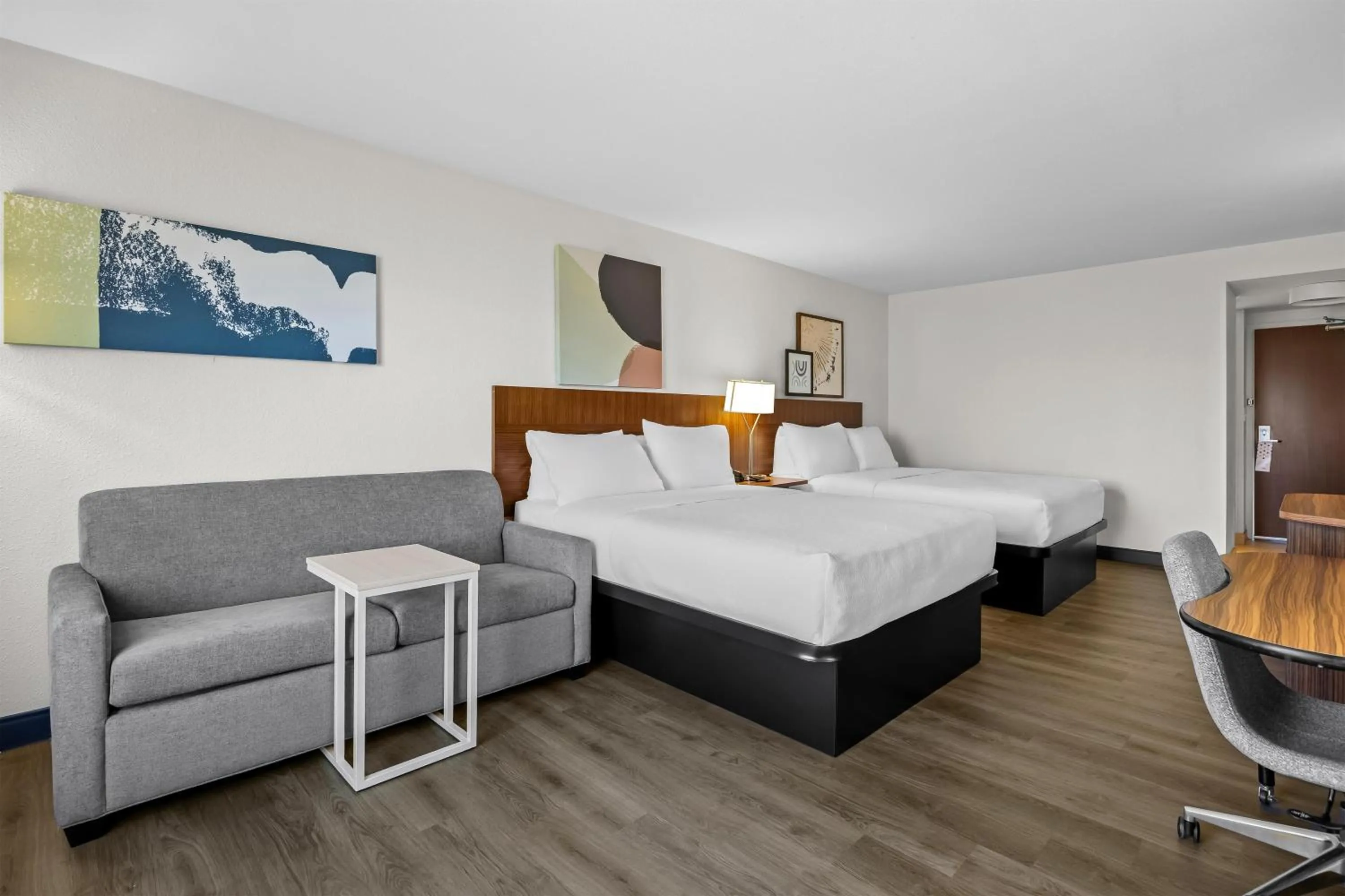 Living room, Bed in Spark by Hilton Macon North
