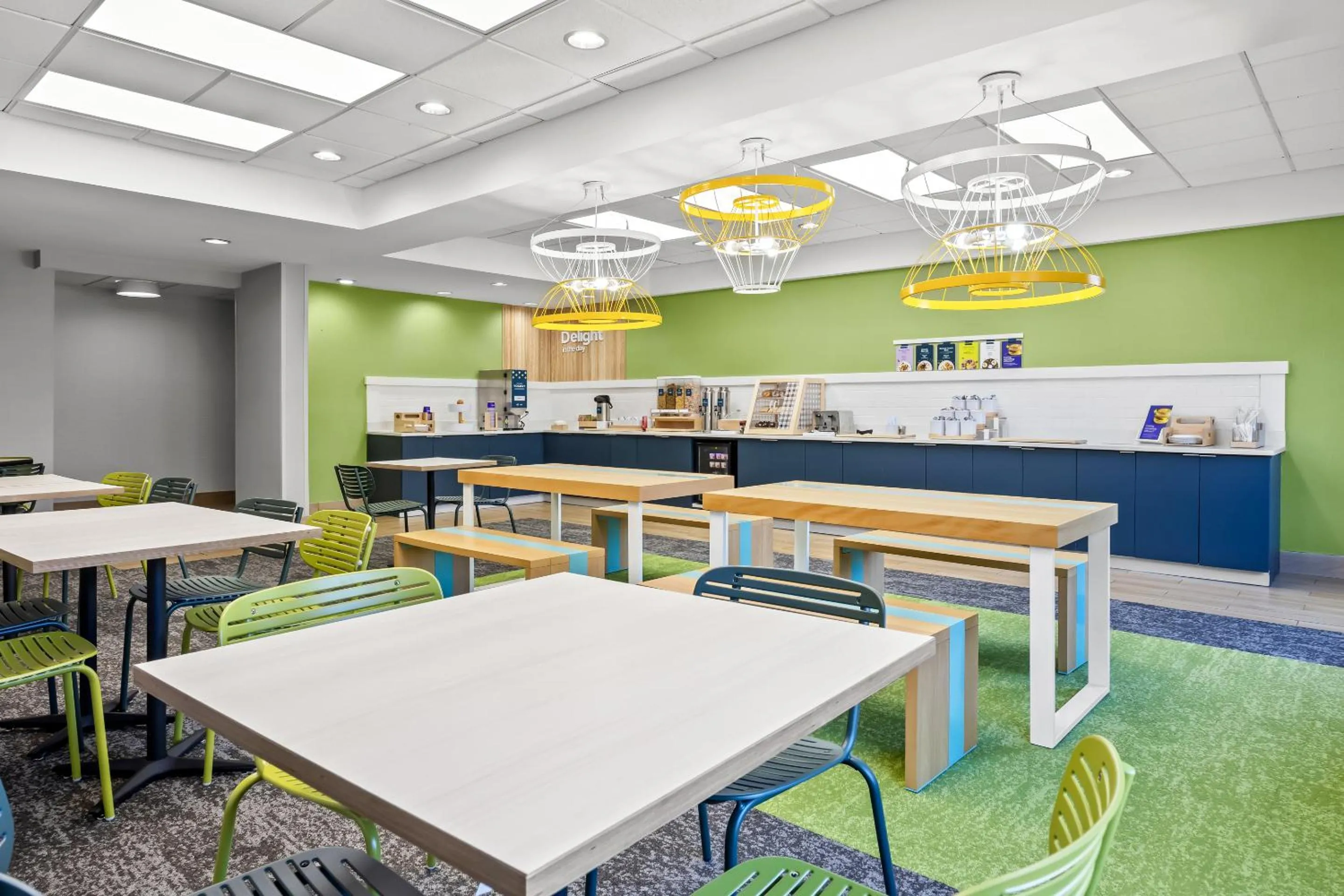 Restaurant/places to eat in Spark by Hilton Macon North