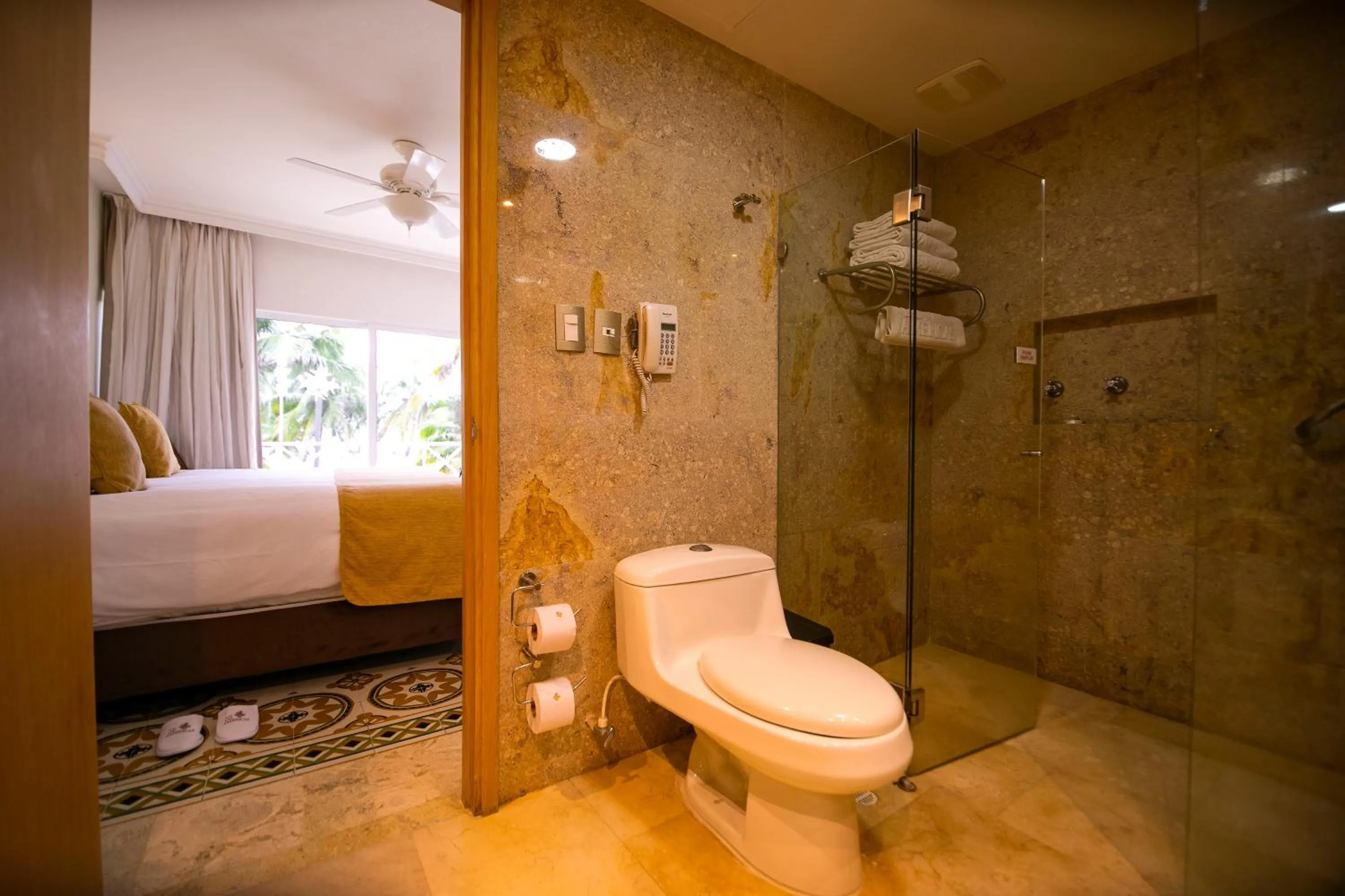 Bathroom in Hotel Las Americas Casa de Playa