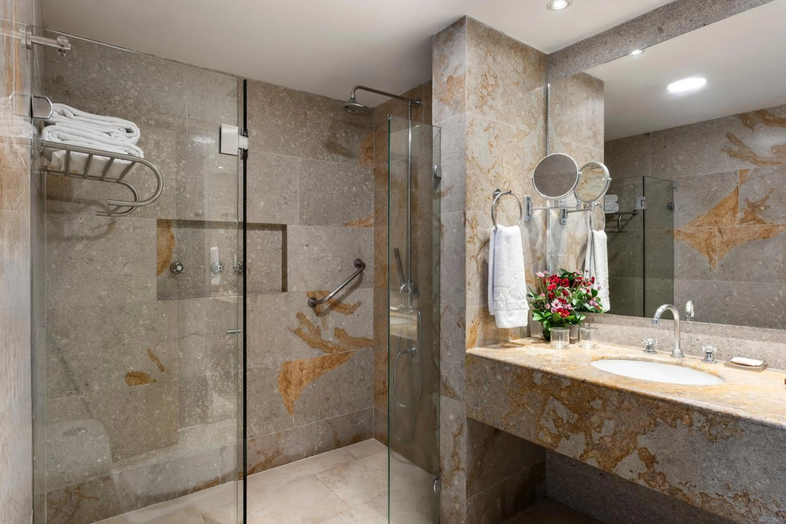 Shower in Hotel Las Americas Casa de Playa