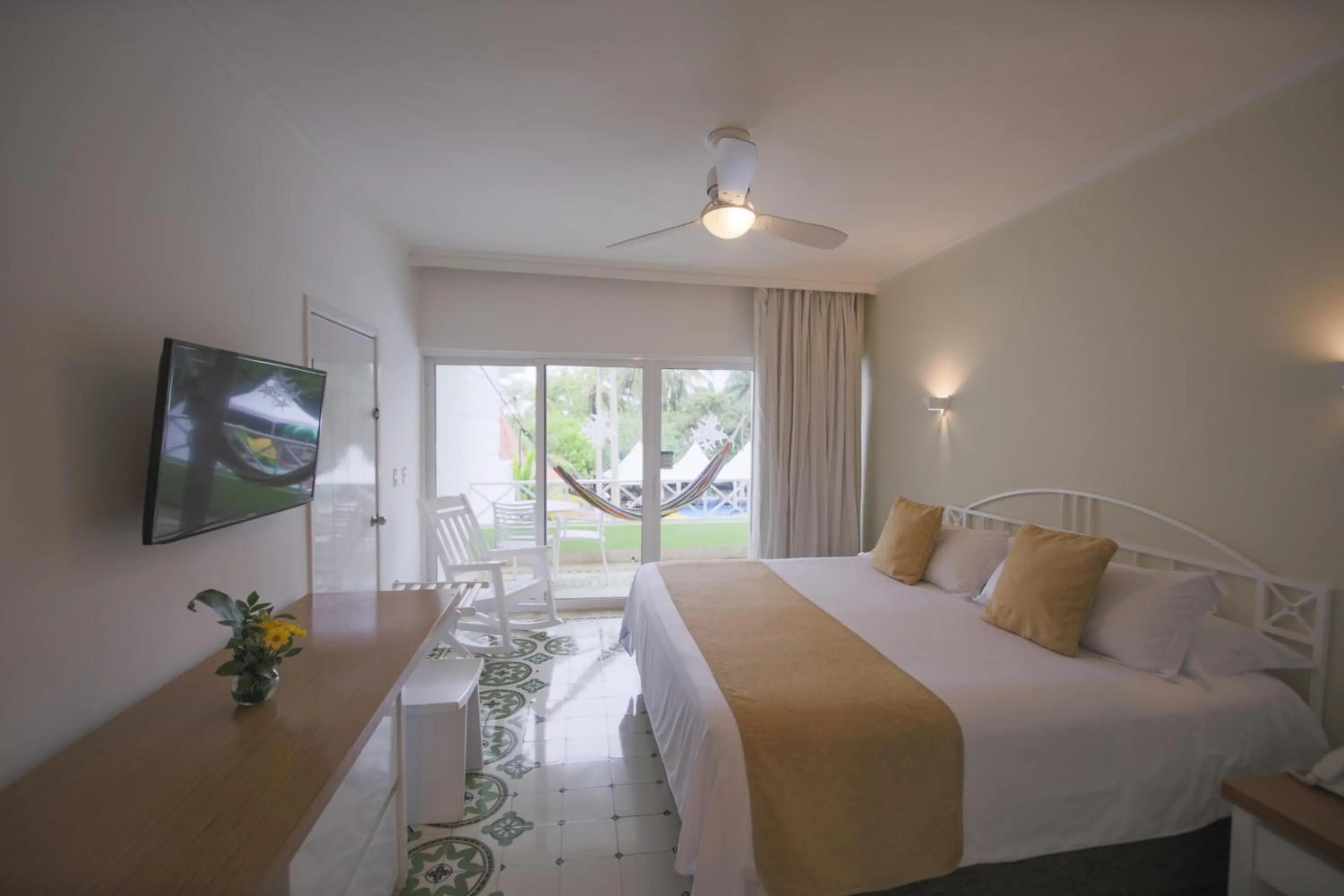 Bedroom, Bed in Hotel Las Americas Casa de Playa