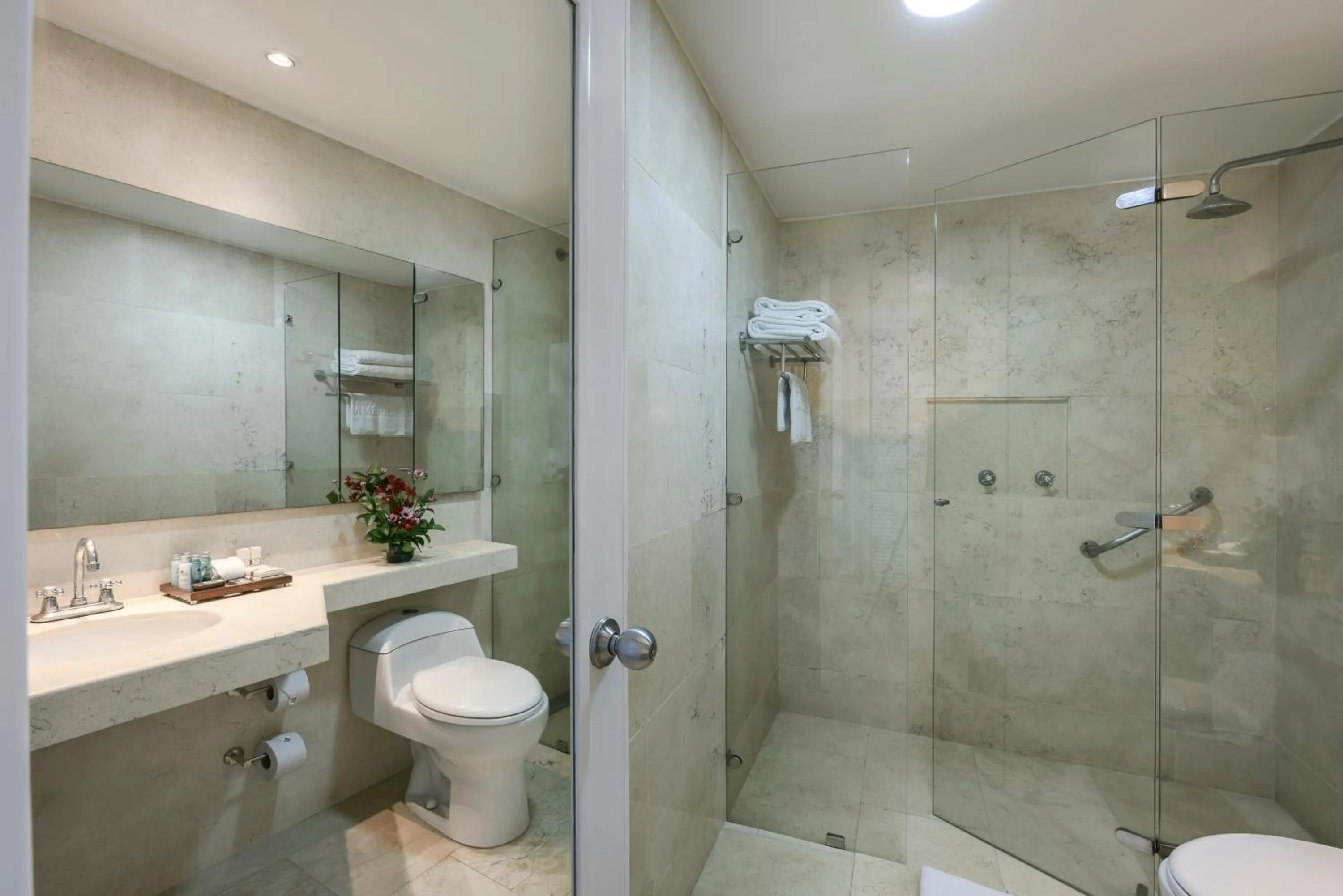 Shower in Hotel Las Americas Casa de Playa