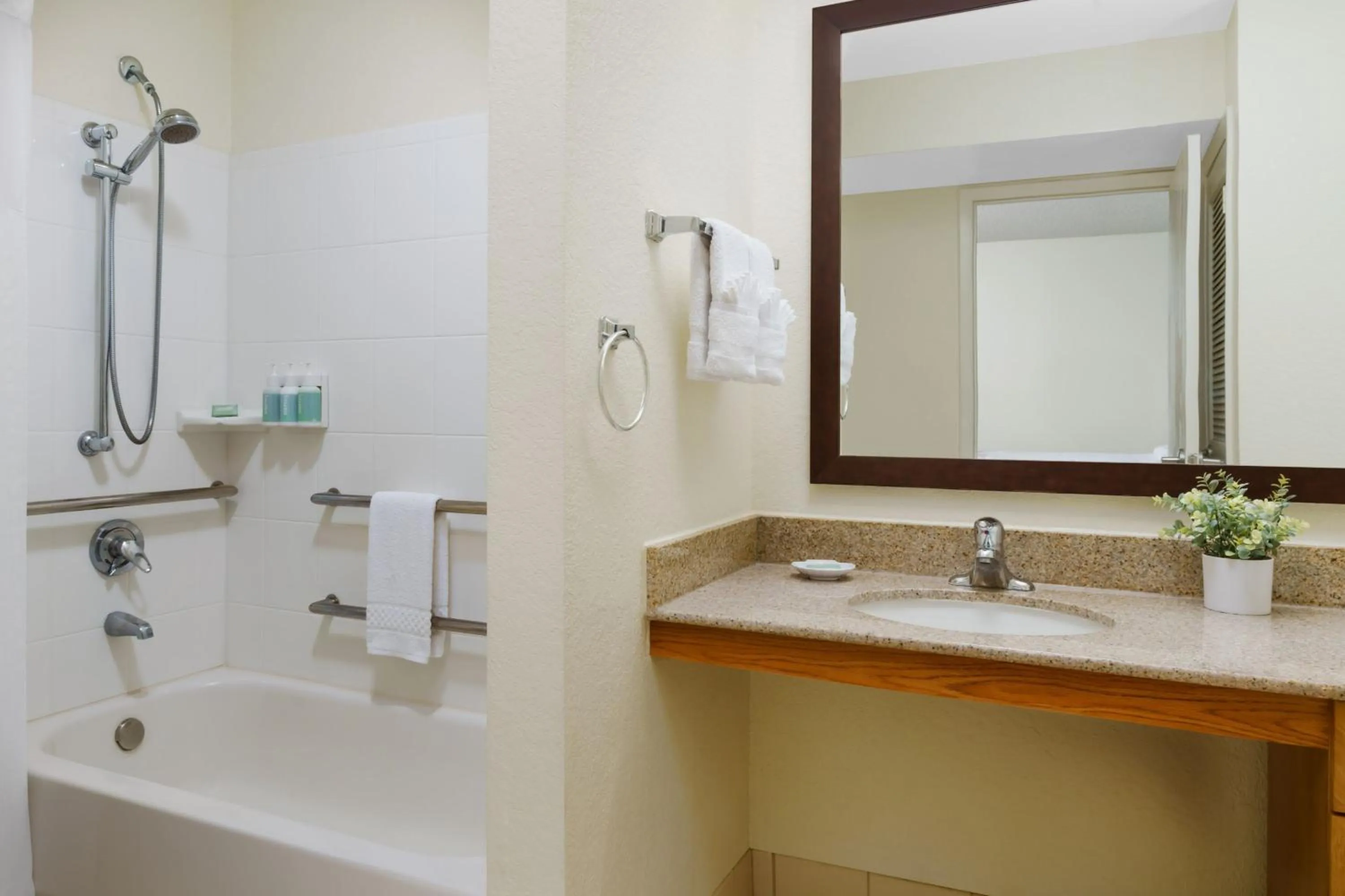 Bathroom in Residence Inn Orlando Altamonte Springs / Maitland